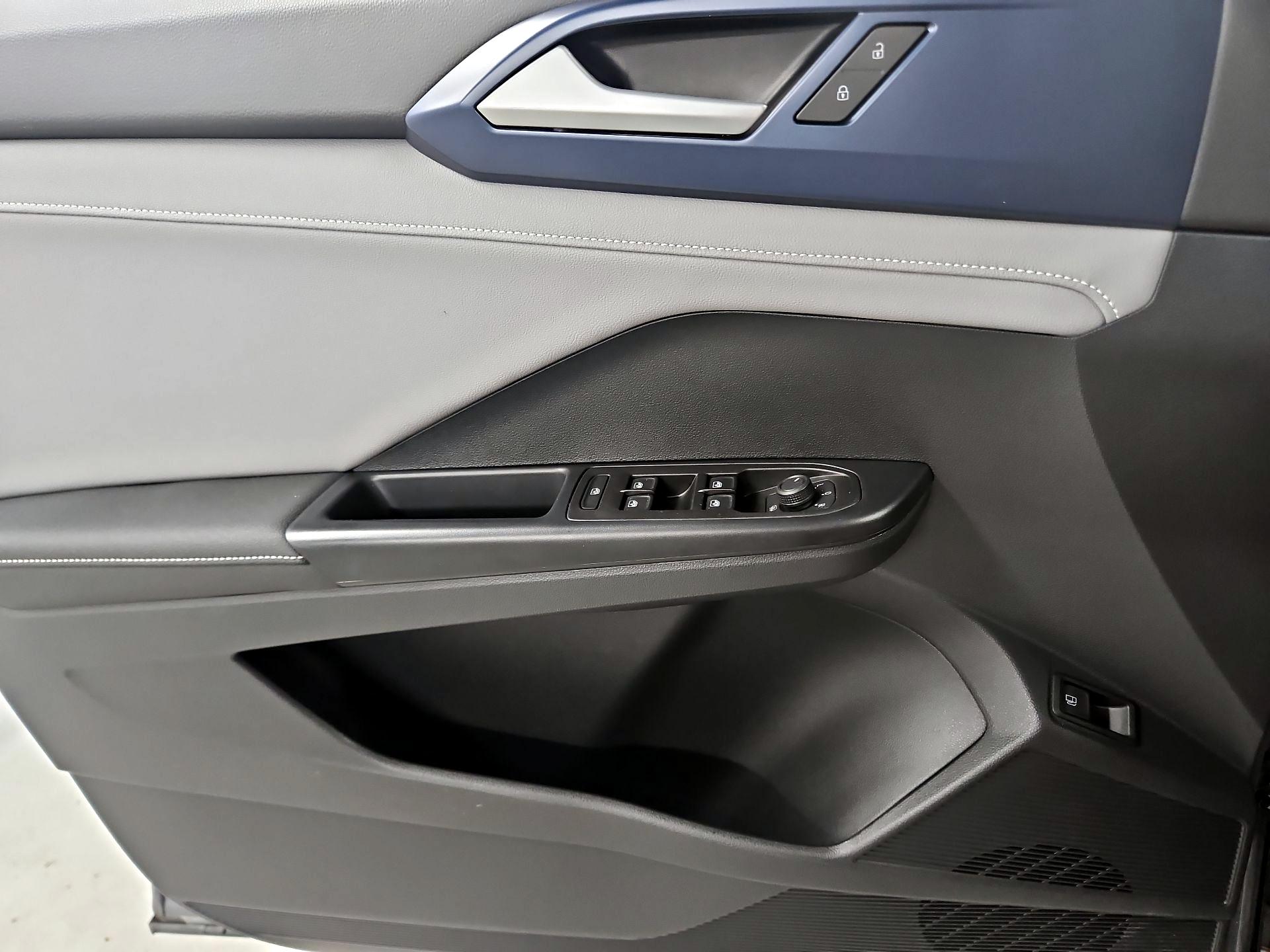 Thumbnail: 2024 Volkswagen Taos - 12
