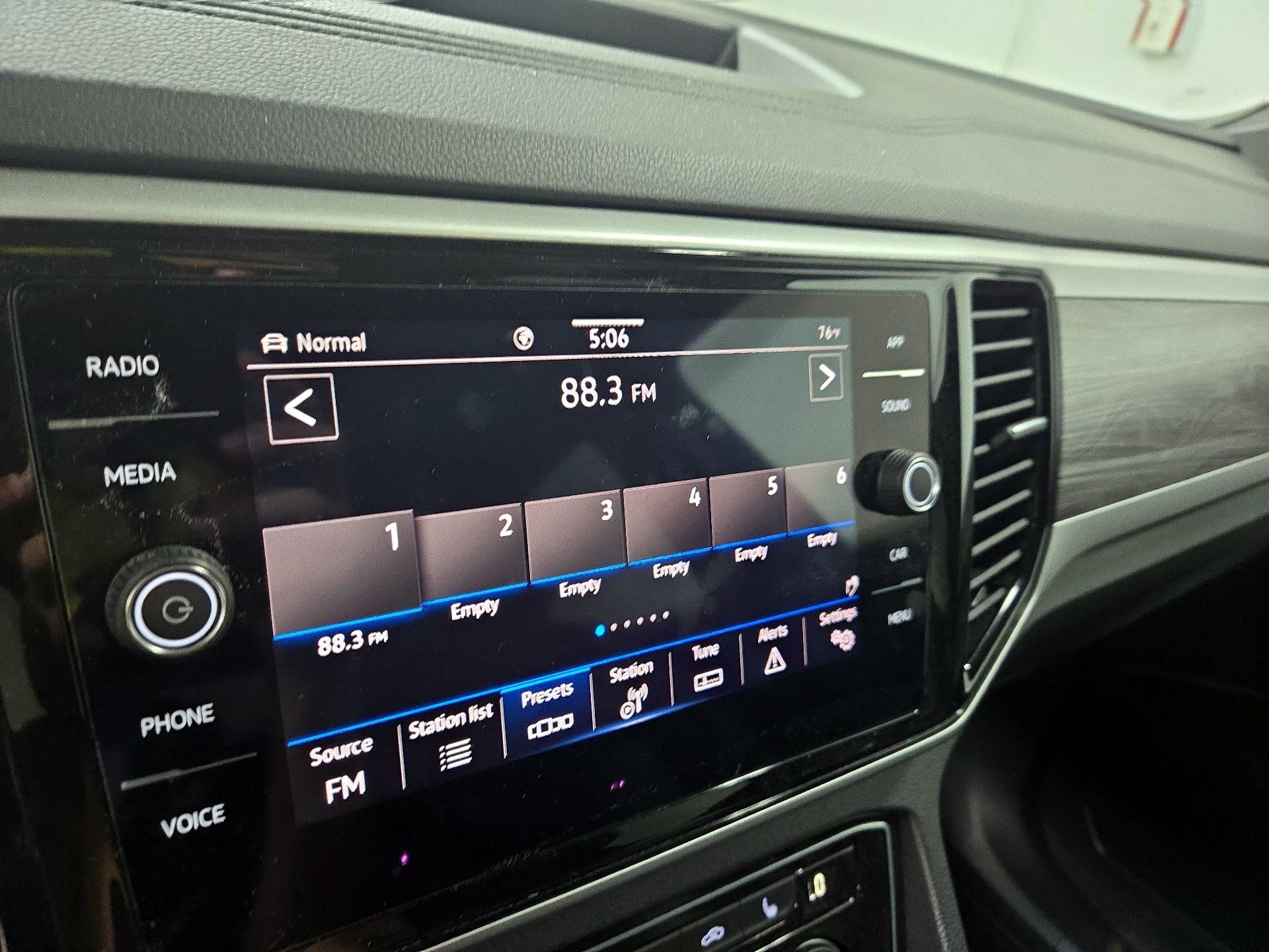 Thumbnail: 2022 Volkswagen Atlas - 15