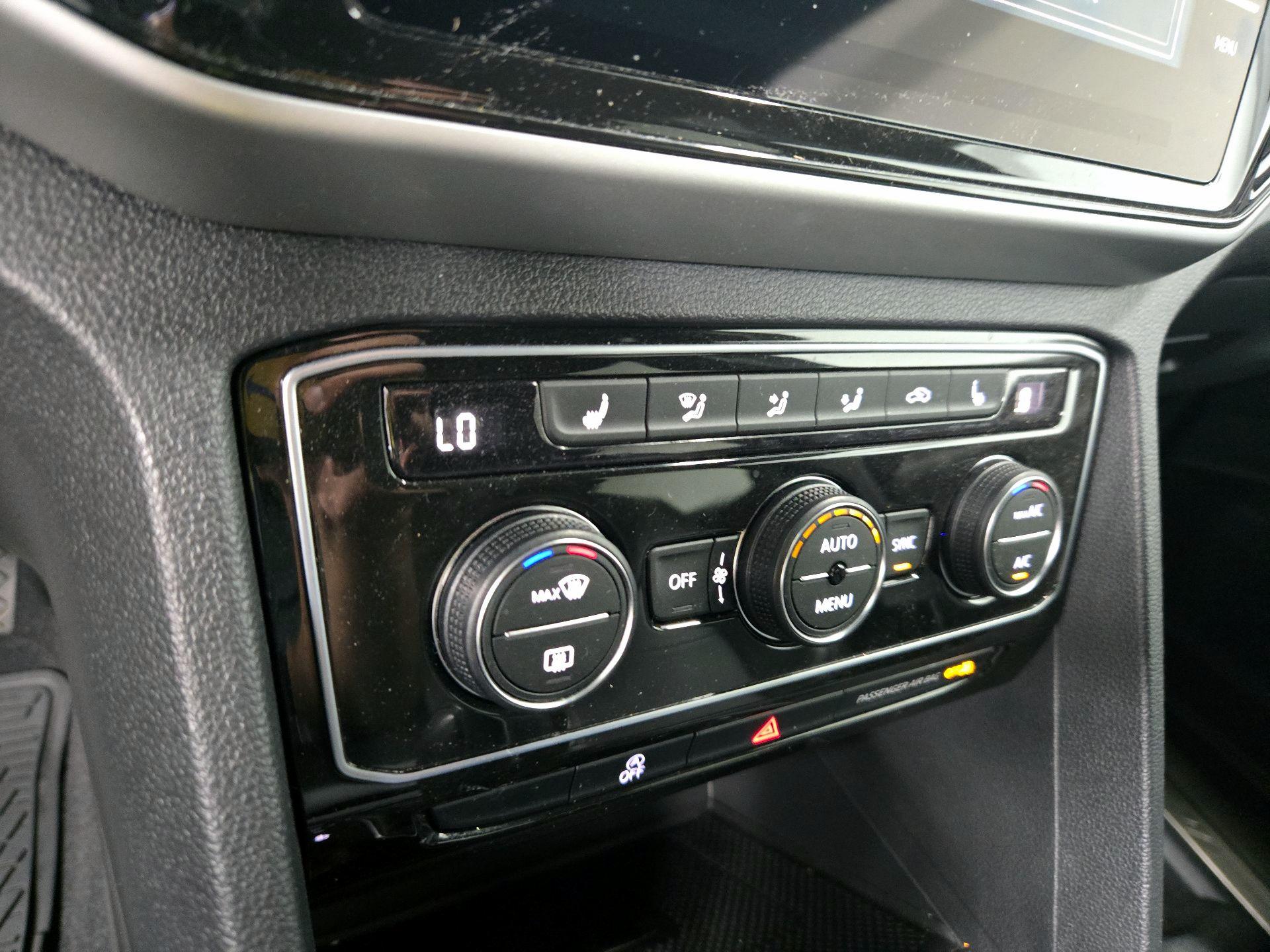 Thumbnail: 2022 Volkswagen Atlas - 16