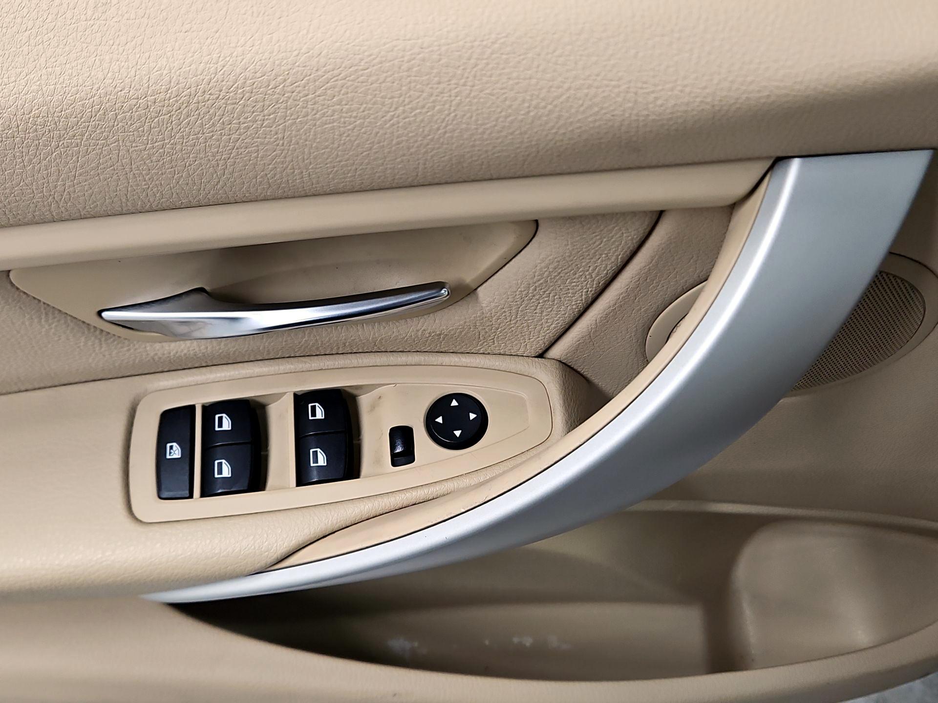 Thumbnail: 2015 BMW 3 Series - 12