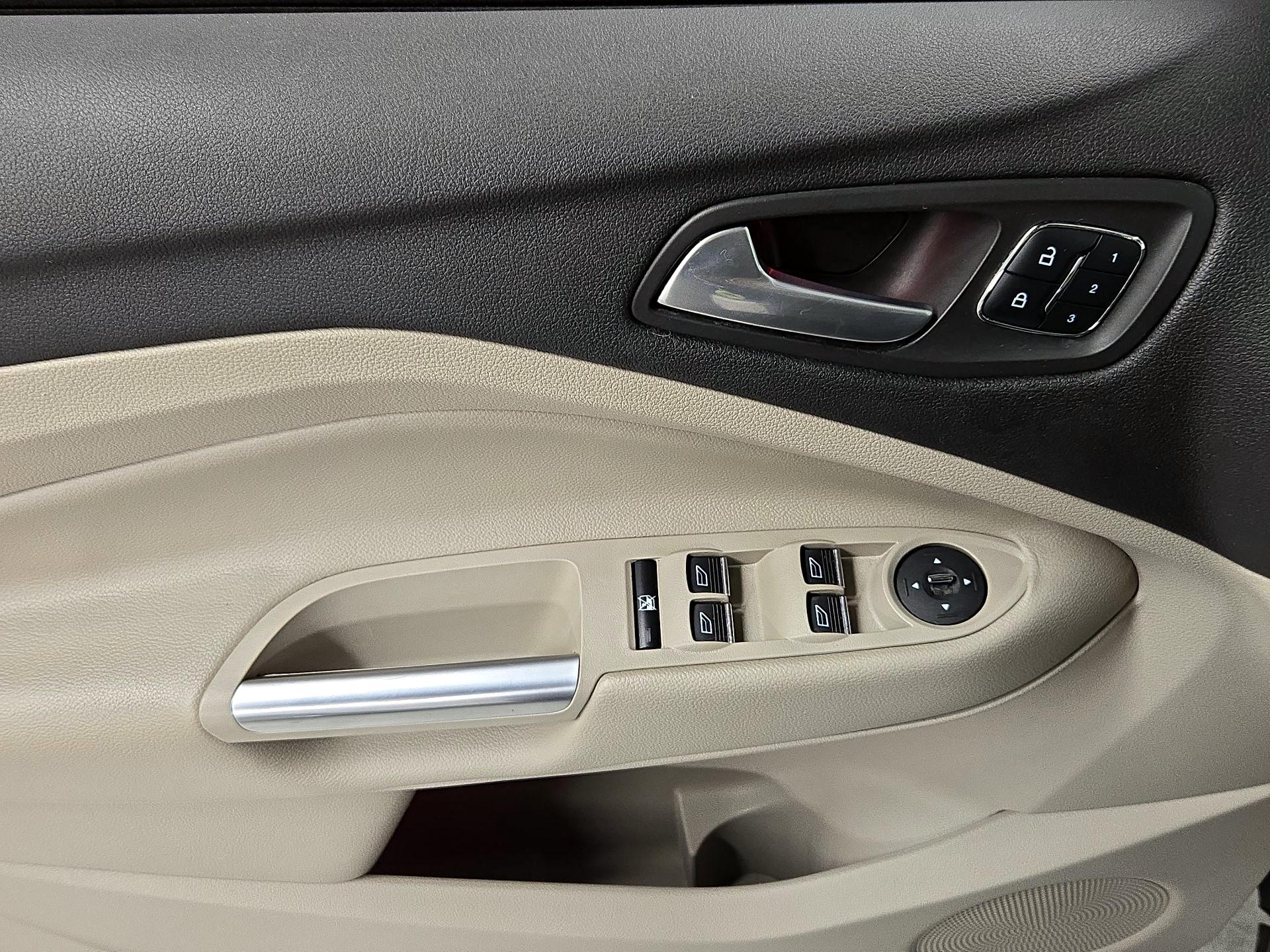Thumbnail: 2015 Ford Escape - 12