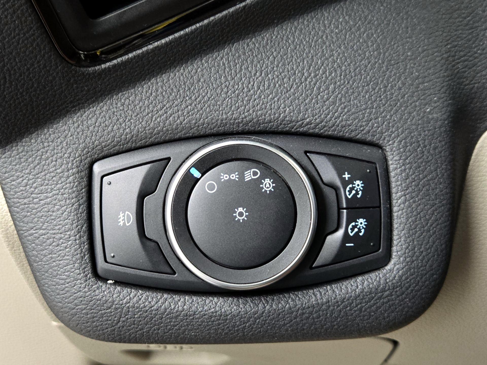 Thumbnail: 2015 Ford Escape - 13