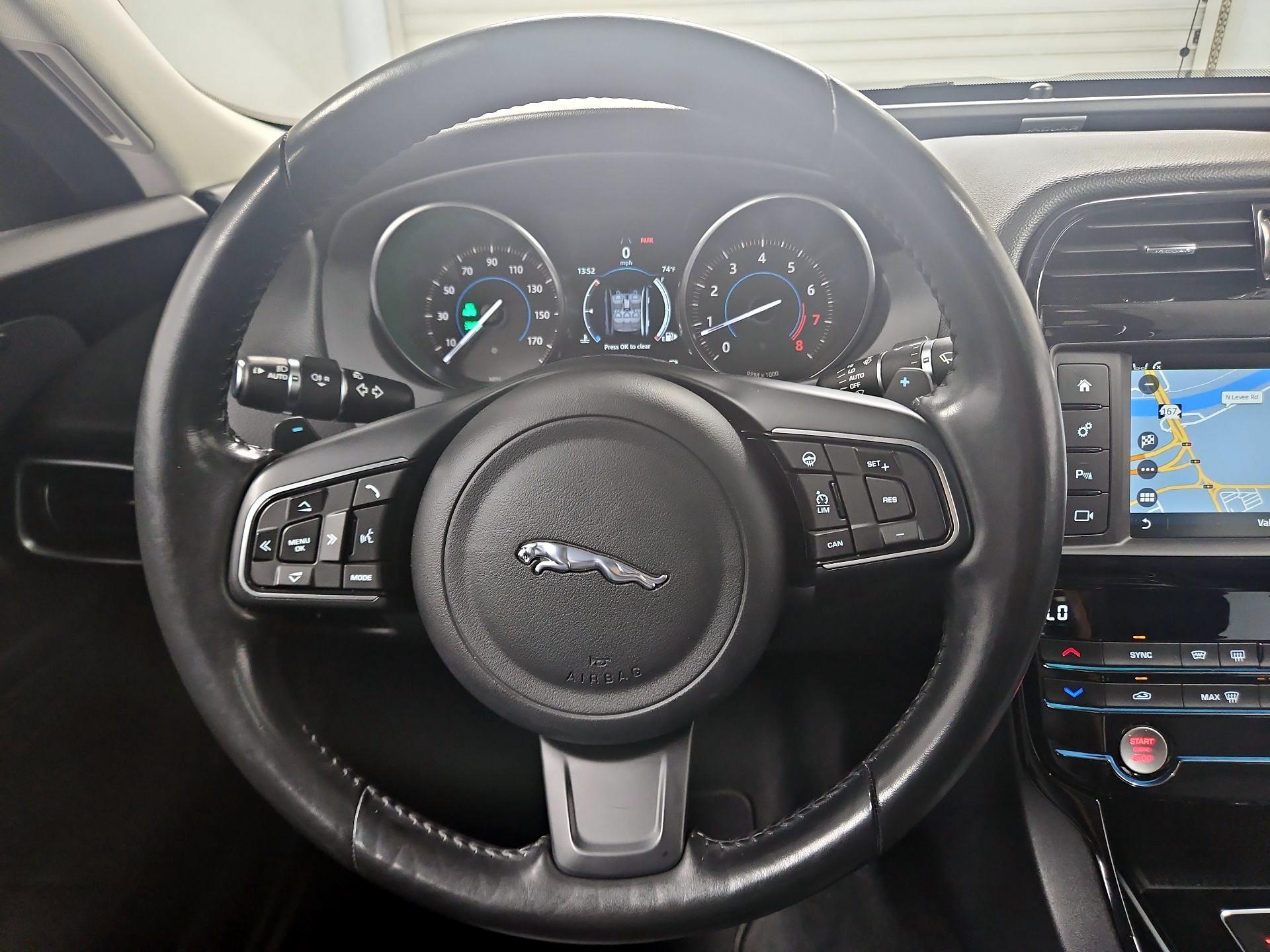 Thumbnail: 2018 Jaguar XE - 10