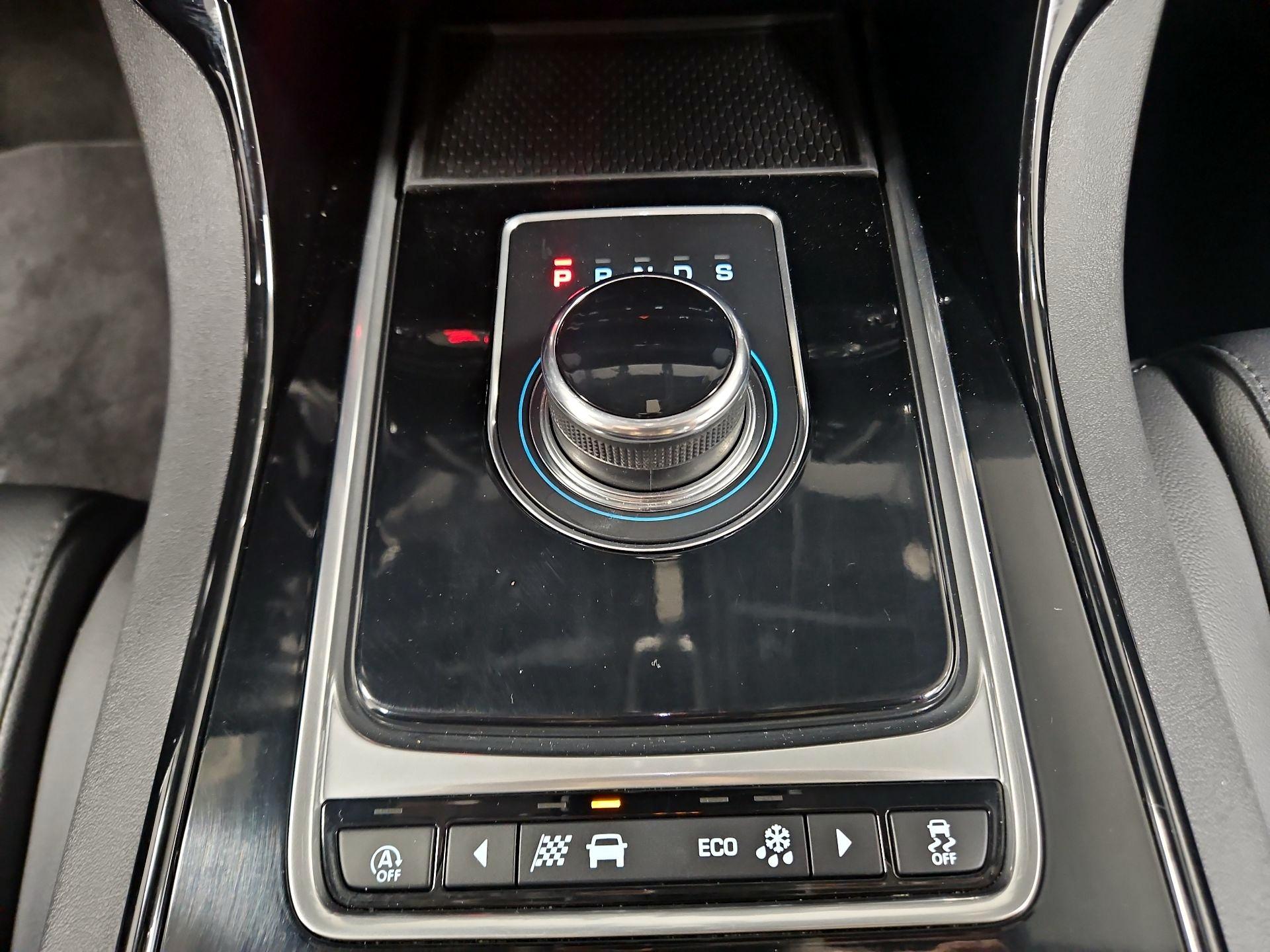 Thumbnail: 2018 Jaguar XE - 18