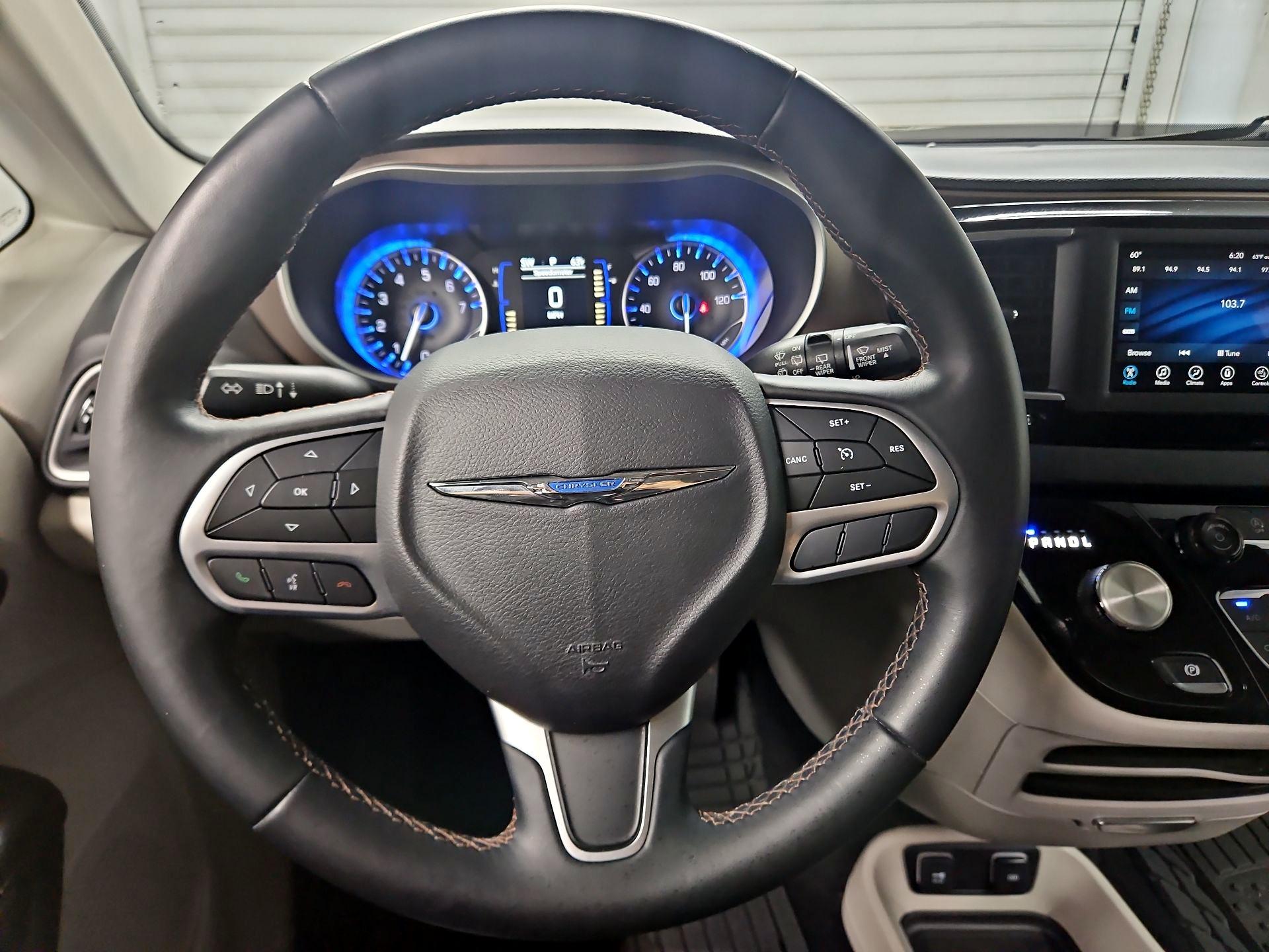 Thumbnail: 2018 Chrysler Pacifica - 10