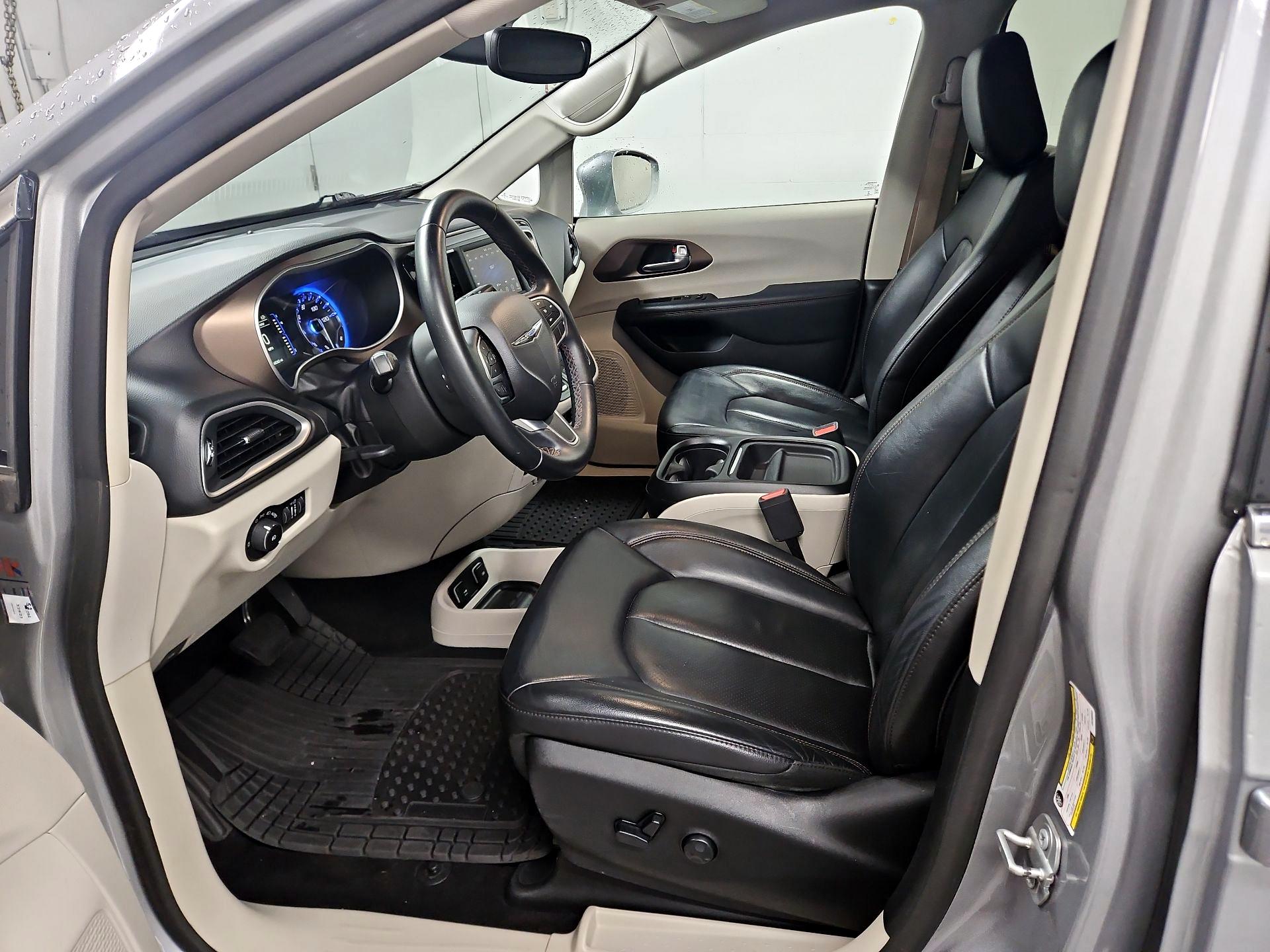 Thumbnail: 2018 Chrysler Pacifica - 11