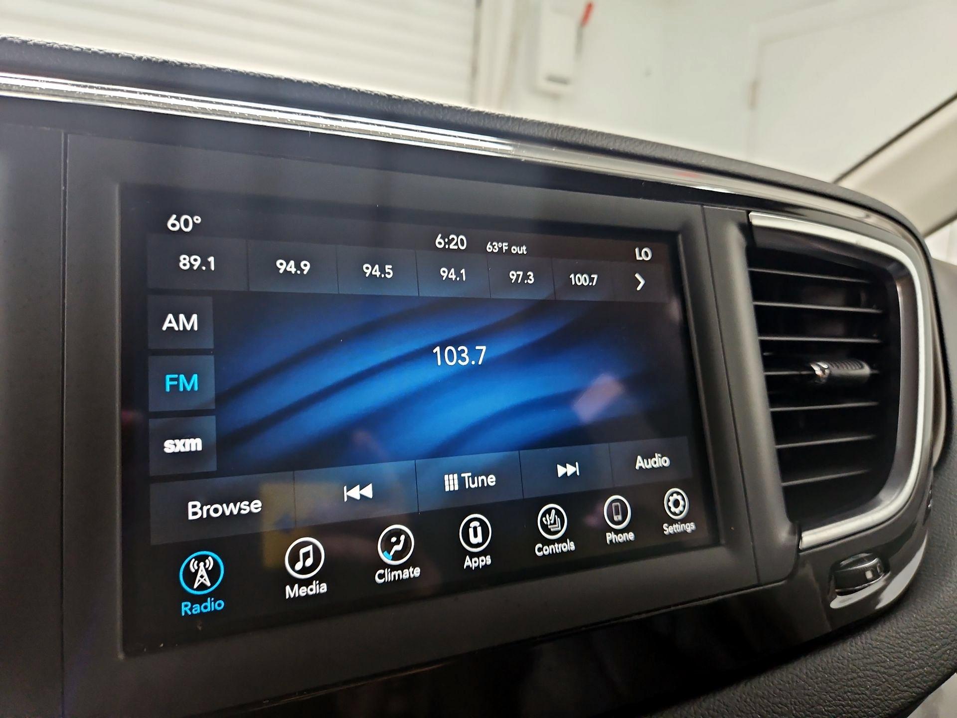 Thumbnail: 2018 Chrysler Pacifica - 15