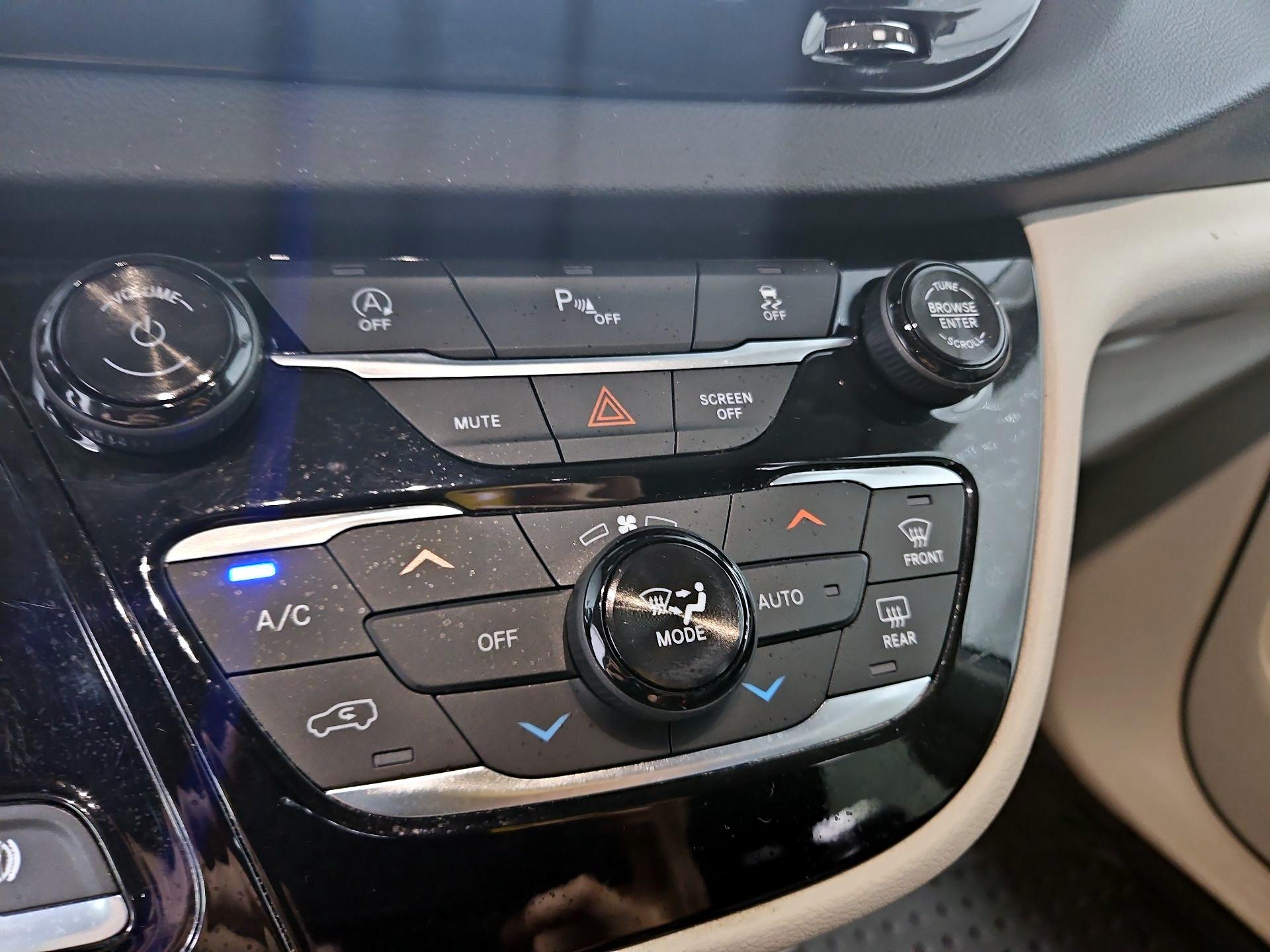 Thumbnail: 2018 Chrysler Pacifica - 16