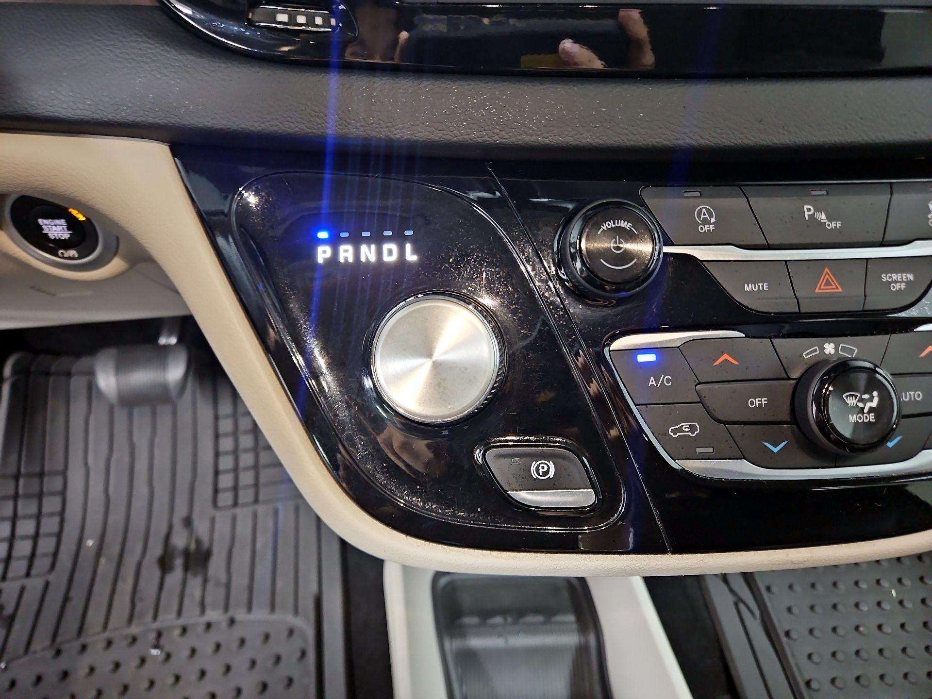 Thumbnail: 2018 Chrysler Pacifica - 17