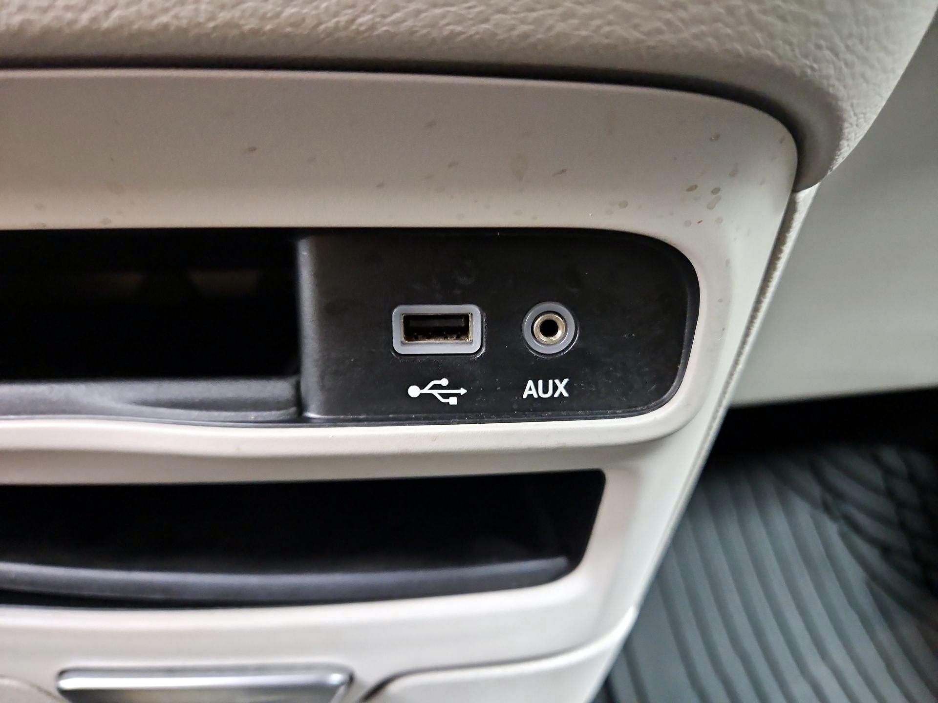 Thumbnail: 2018 Chrysler Pacifica - 18