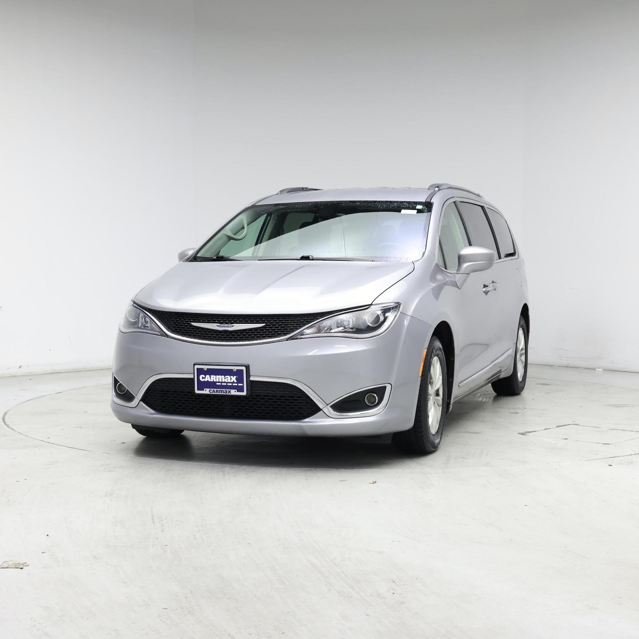 Thumbnail: 2018 Chrysler Pacifica - 4