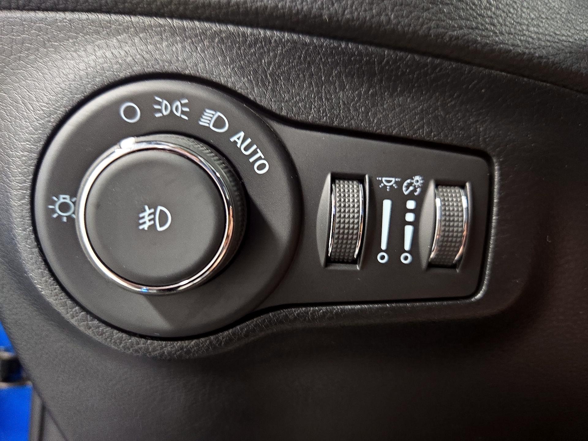 Thumbnail: 2021 Jeep Compass - 13