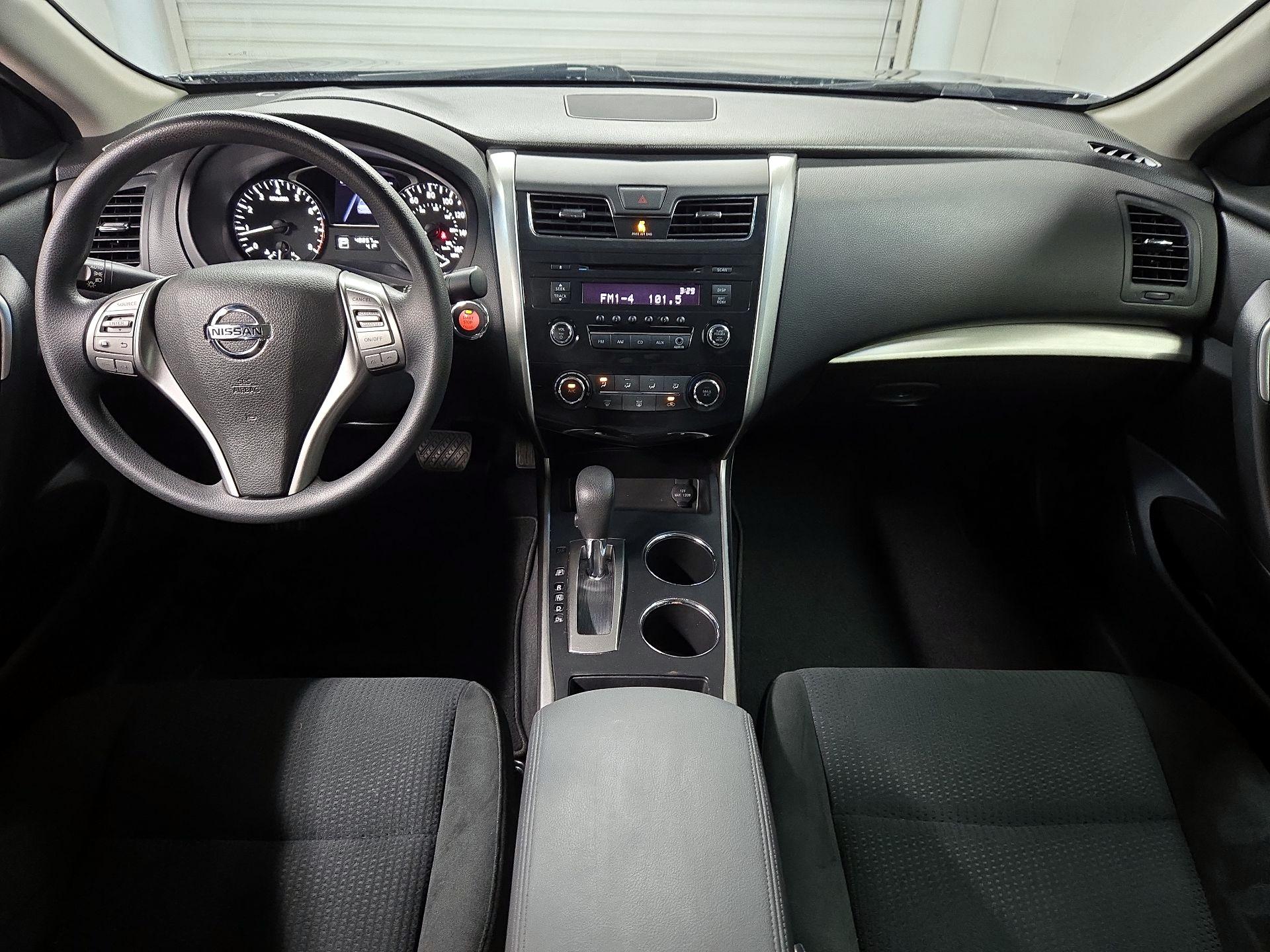 Thumbnail: 2015 Nissan Altima - 9