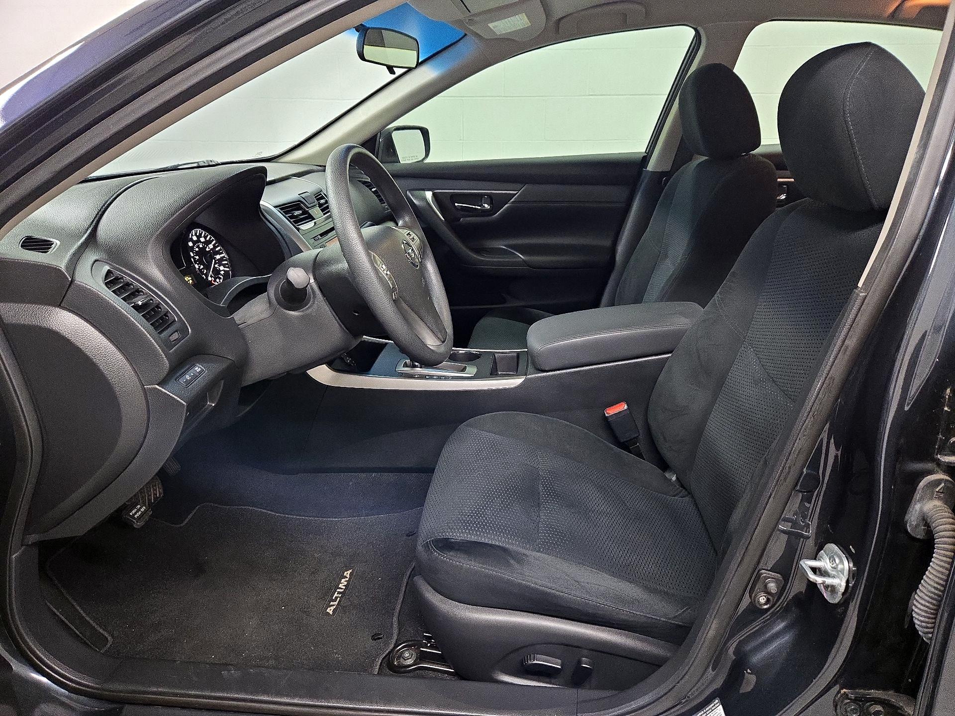 Thumbnail: 2015 Nissan Altima - 11