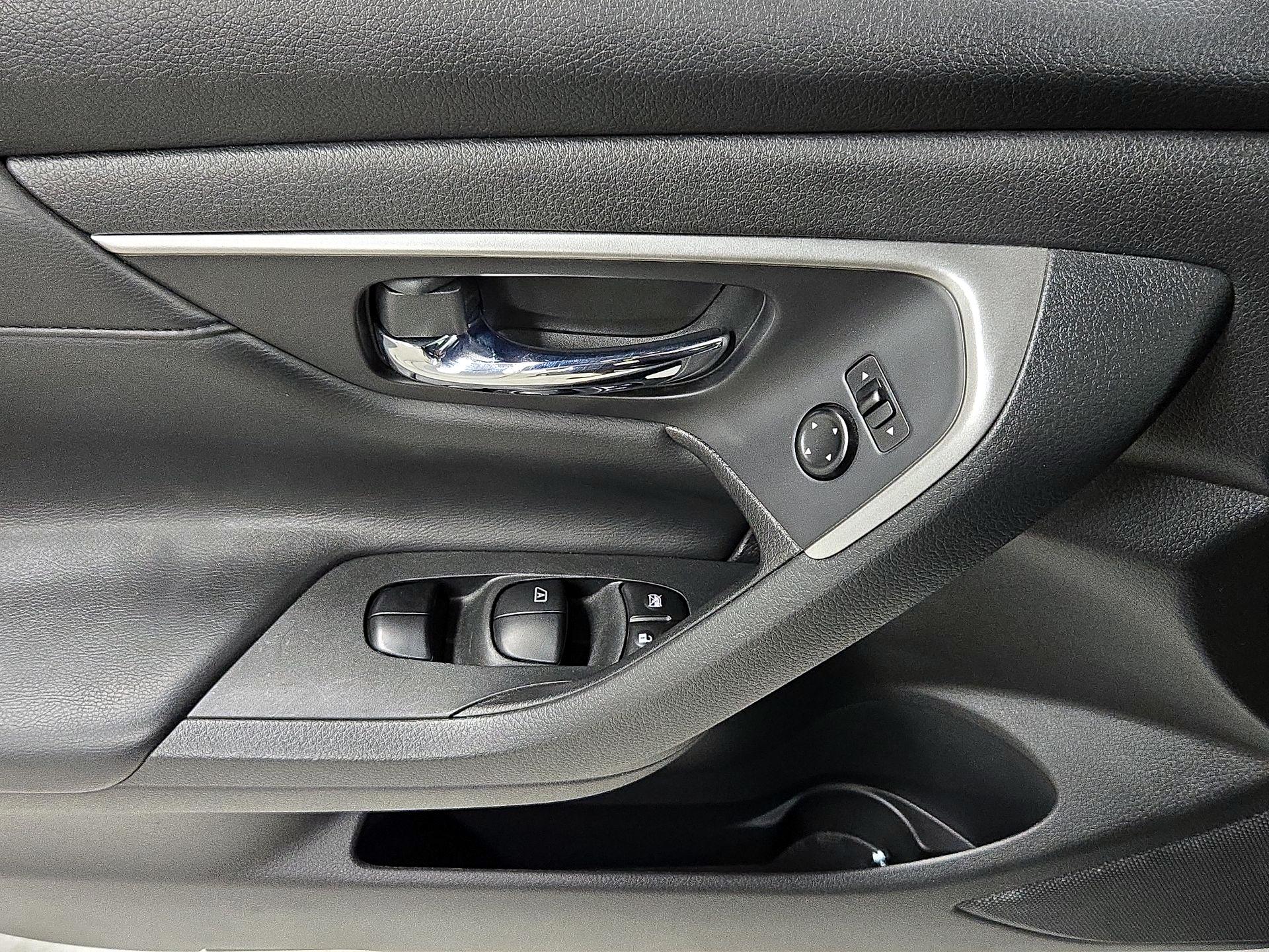 Thumbnail: 2015 Nissan Altima - 12
