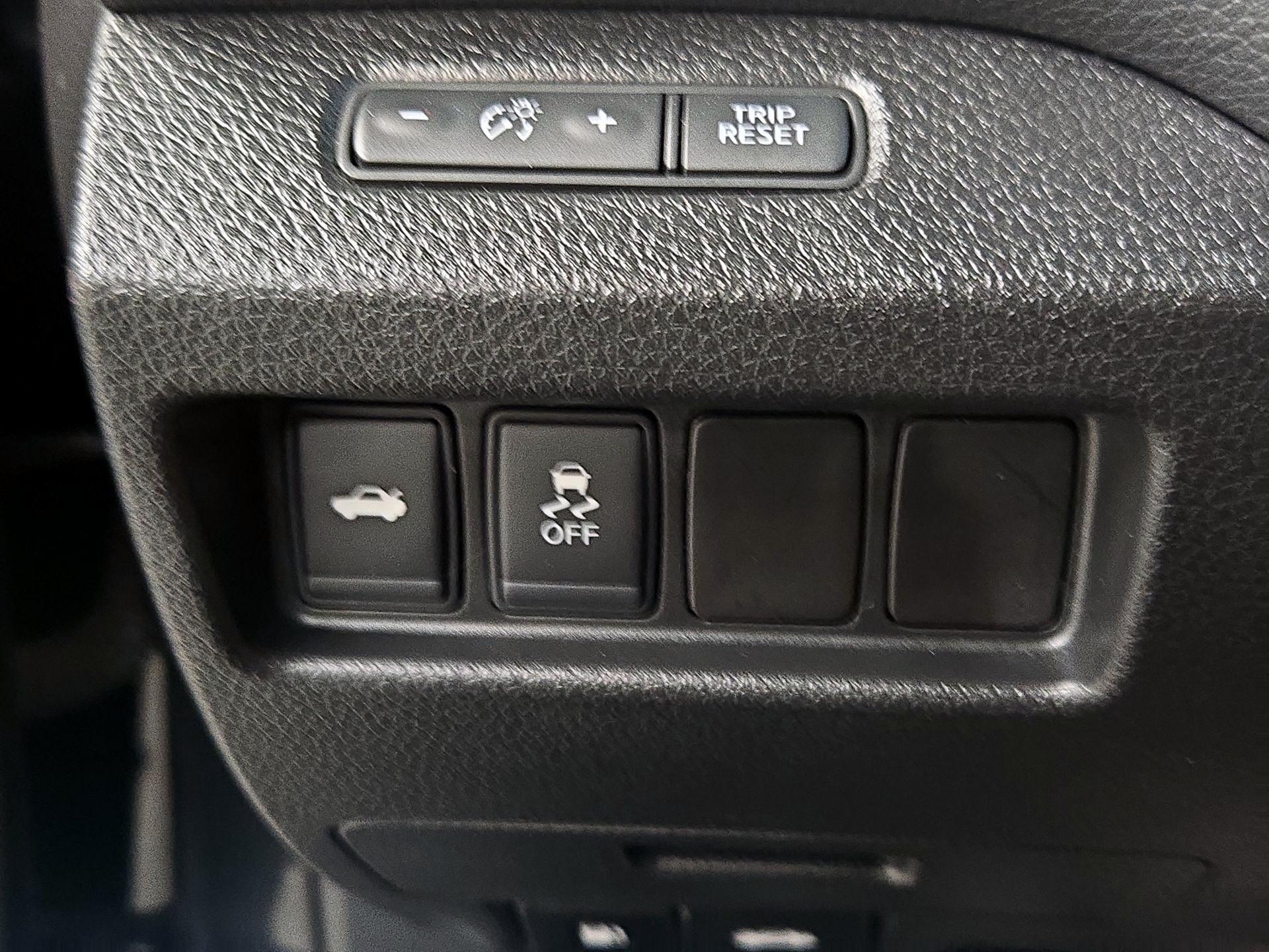 Thumbnail: 2015 Nissan Altima - 13