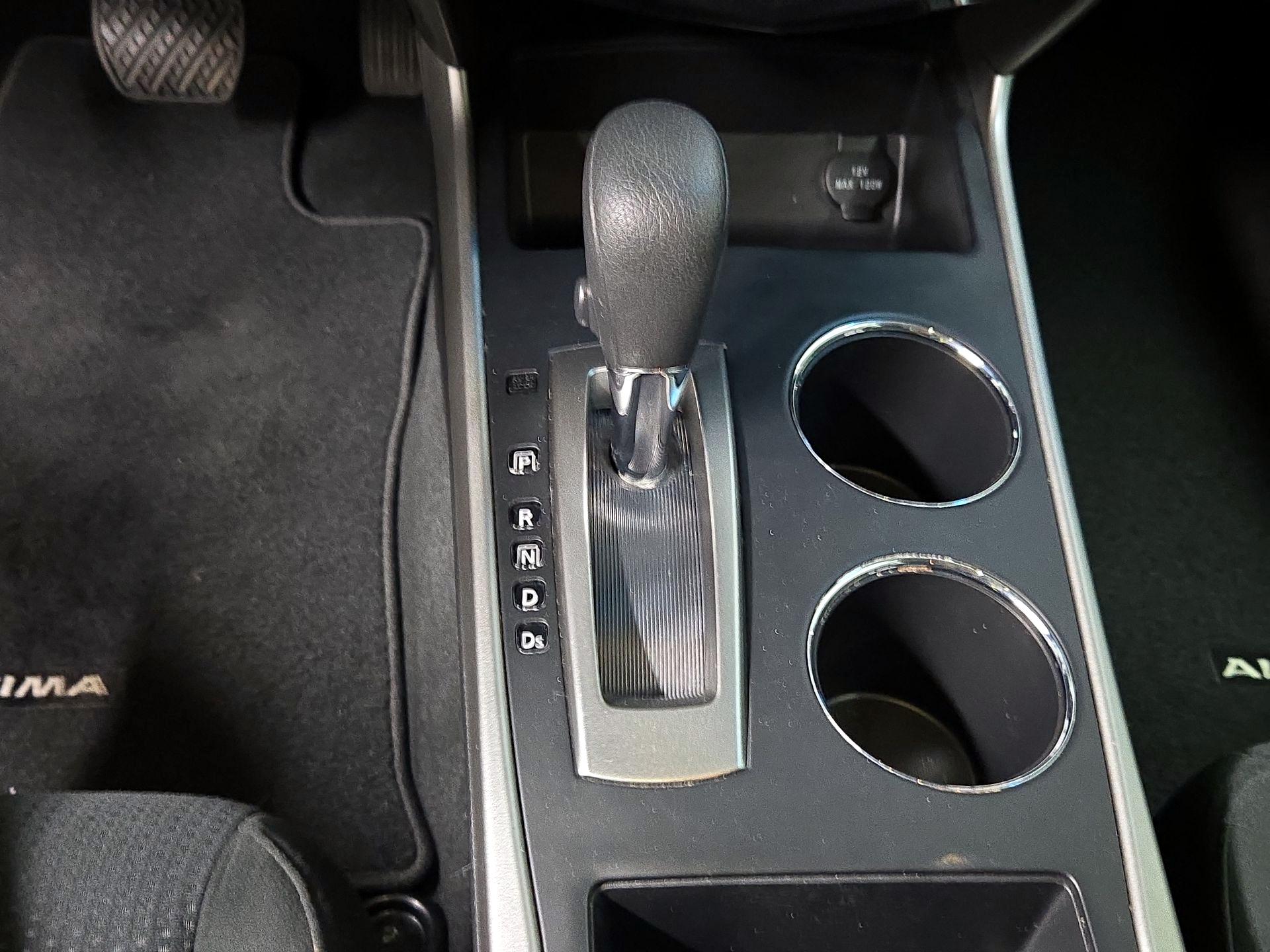 Thumbnail: 2015 Nissan Altima - 16