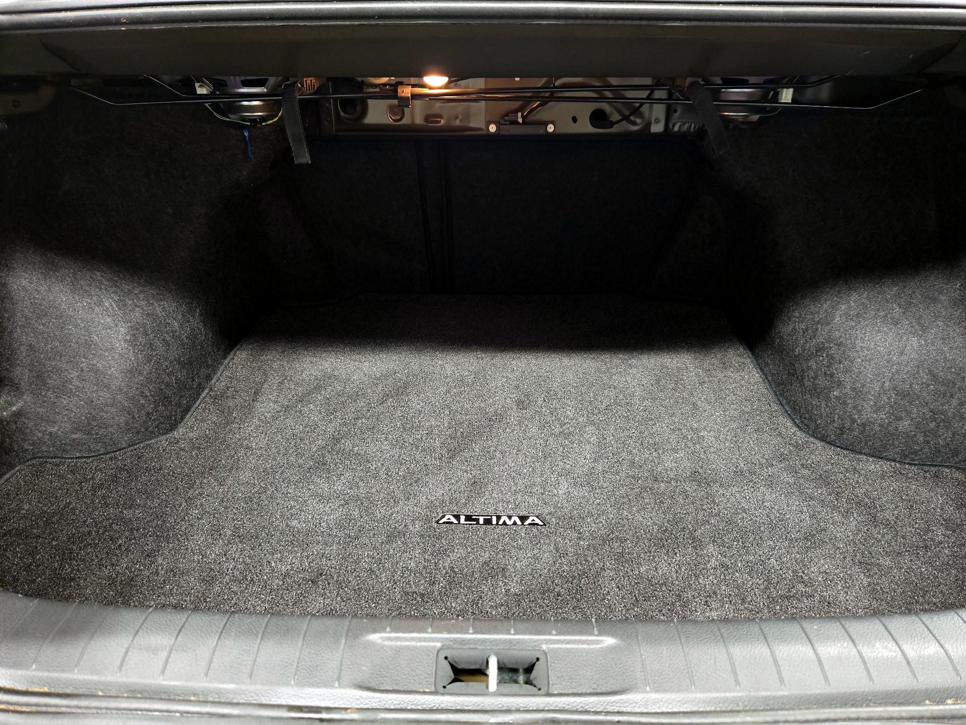 Thumbnail: 2015 Nissan Altima - 18