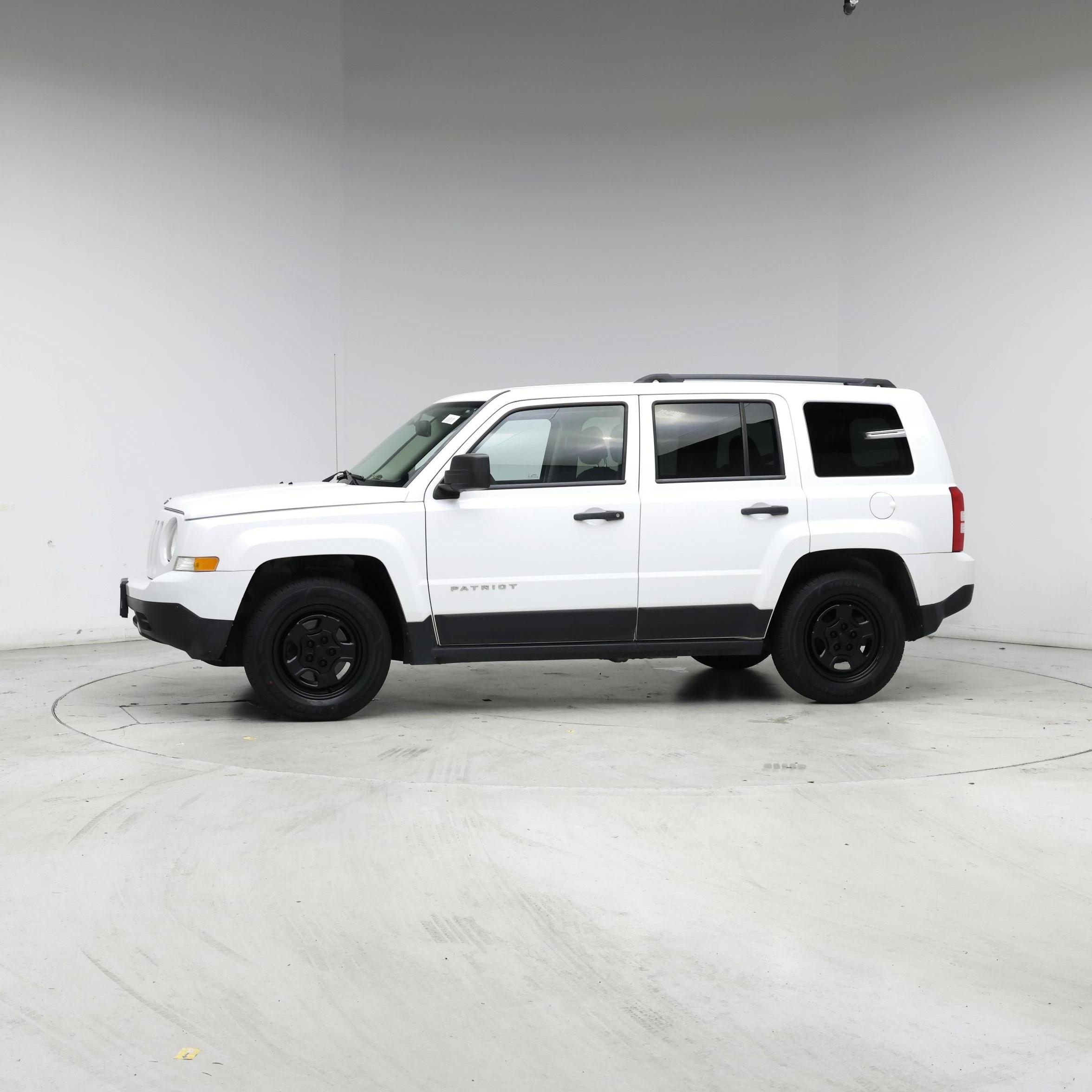 Thumbnail: 2014 Jeep Patriot - 3
