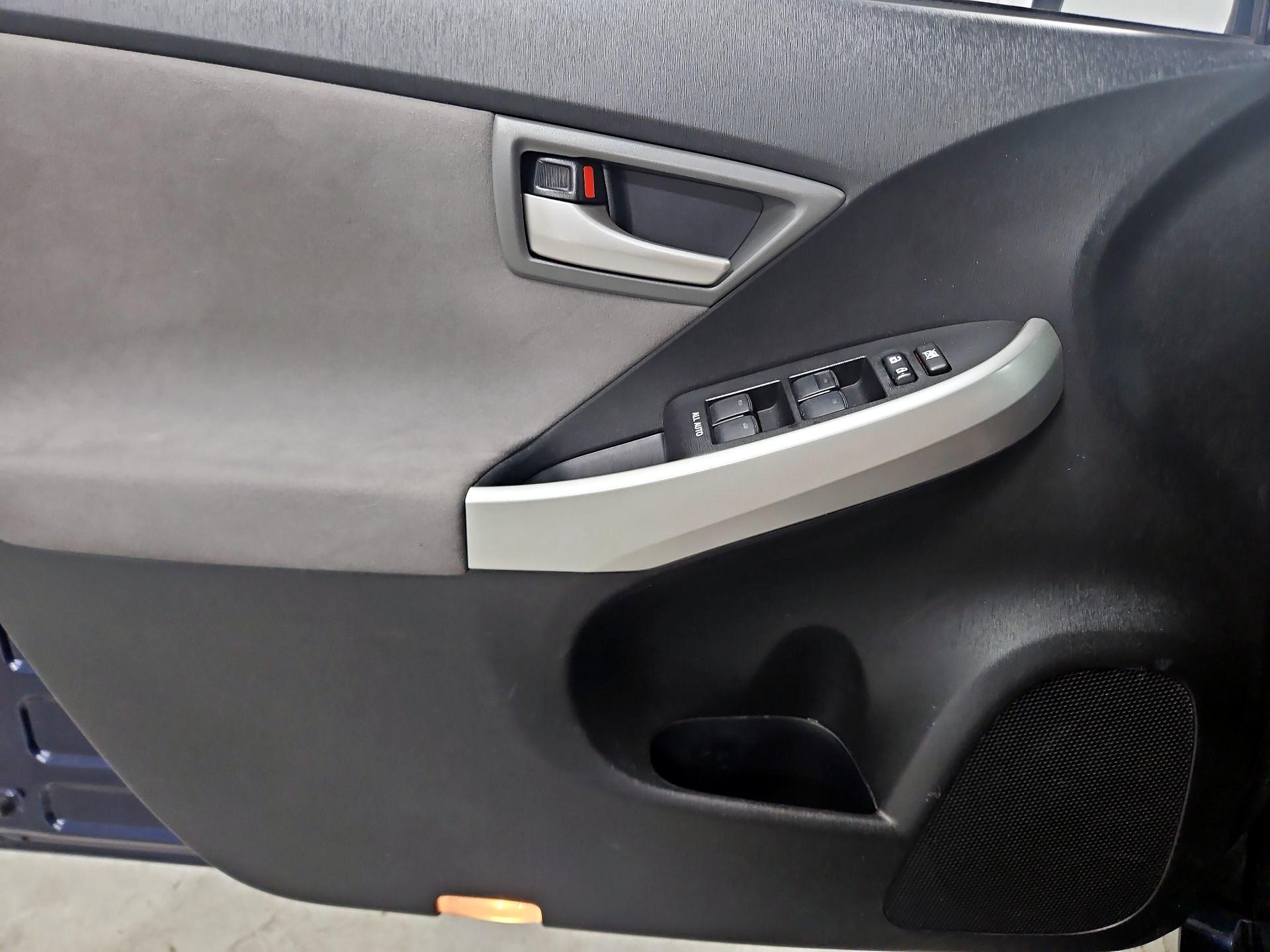 Thumbnail: 2015 Toyota Prius - 12