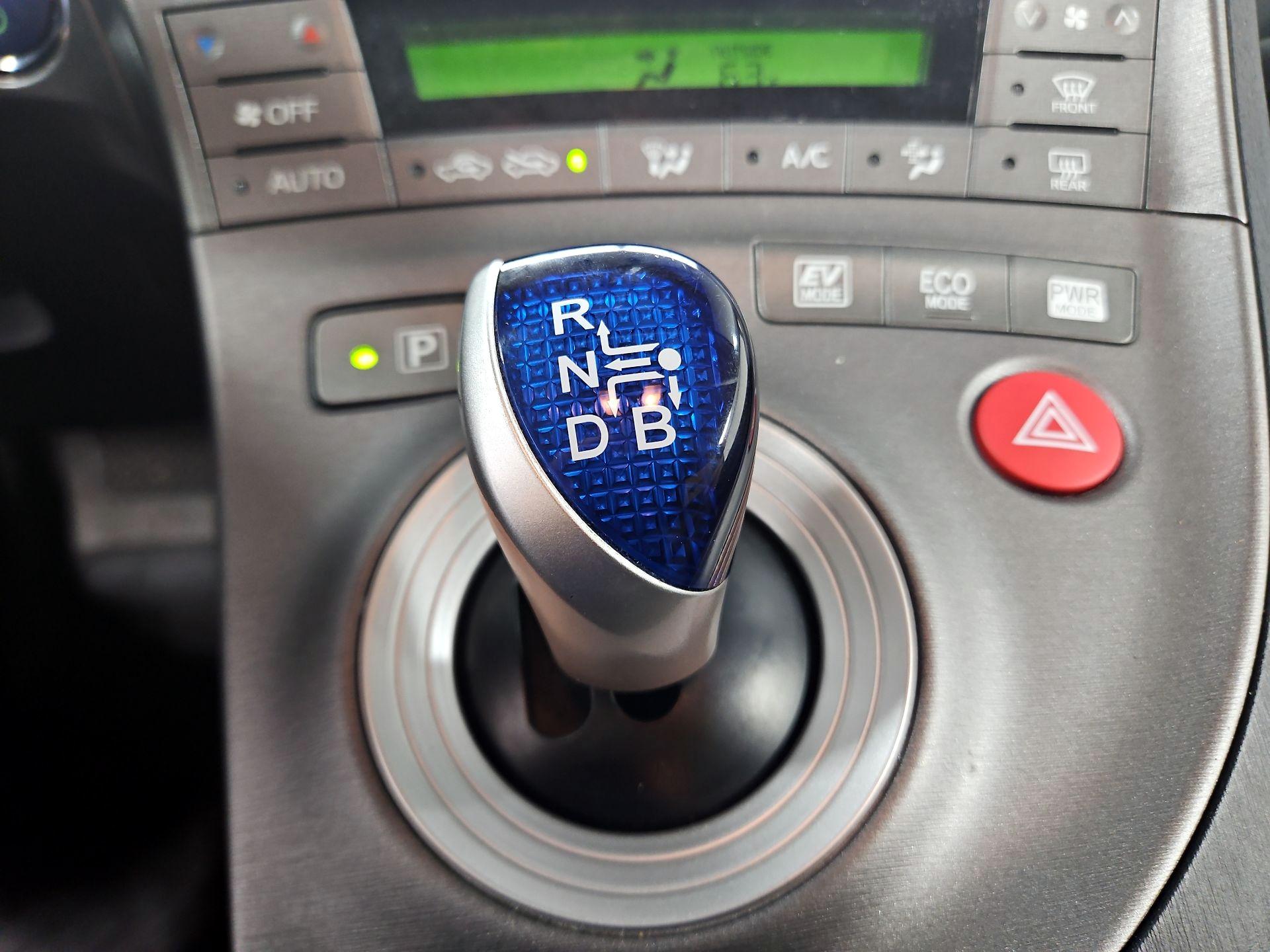 Thumbnail: 2015 Toyota Prius - 17