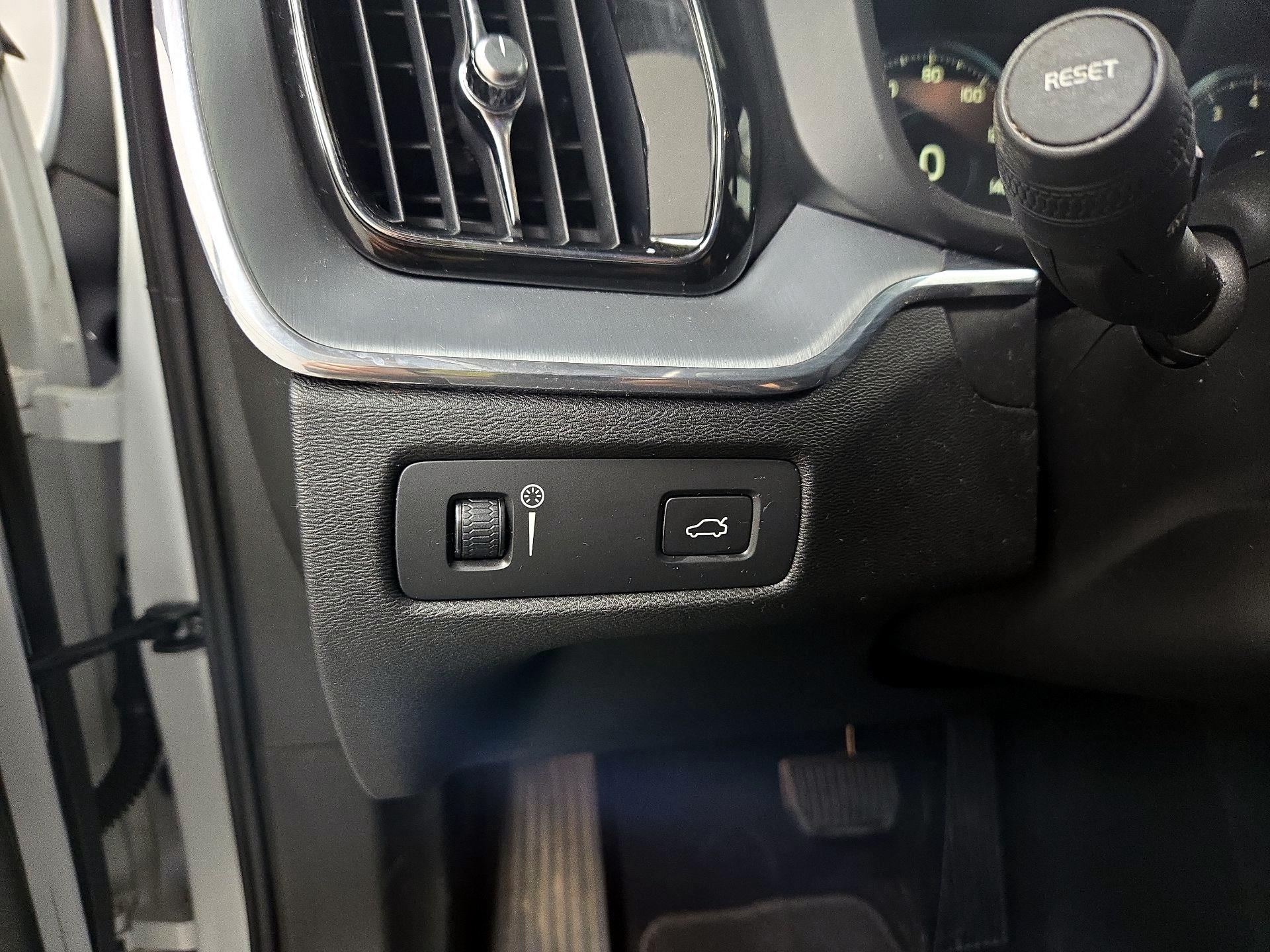 Thumbnail: 2018 Volvo XC60 - 13