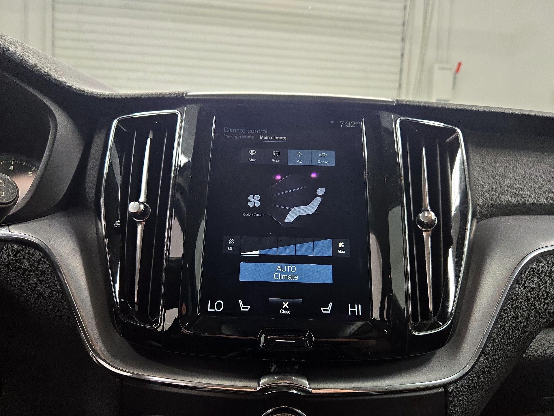 Thumbnail: 2018 Volvo XC60 - 17