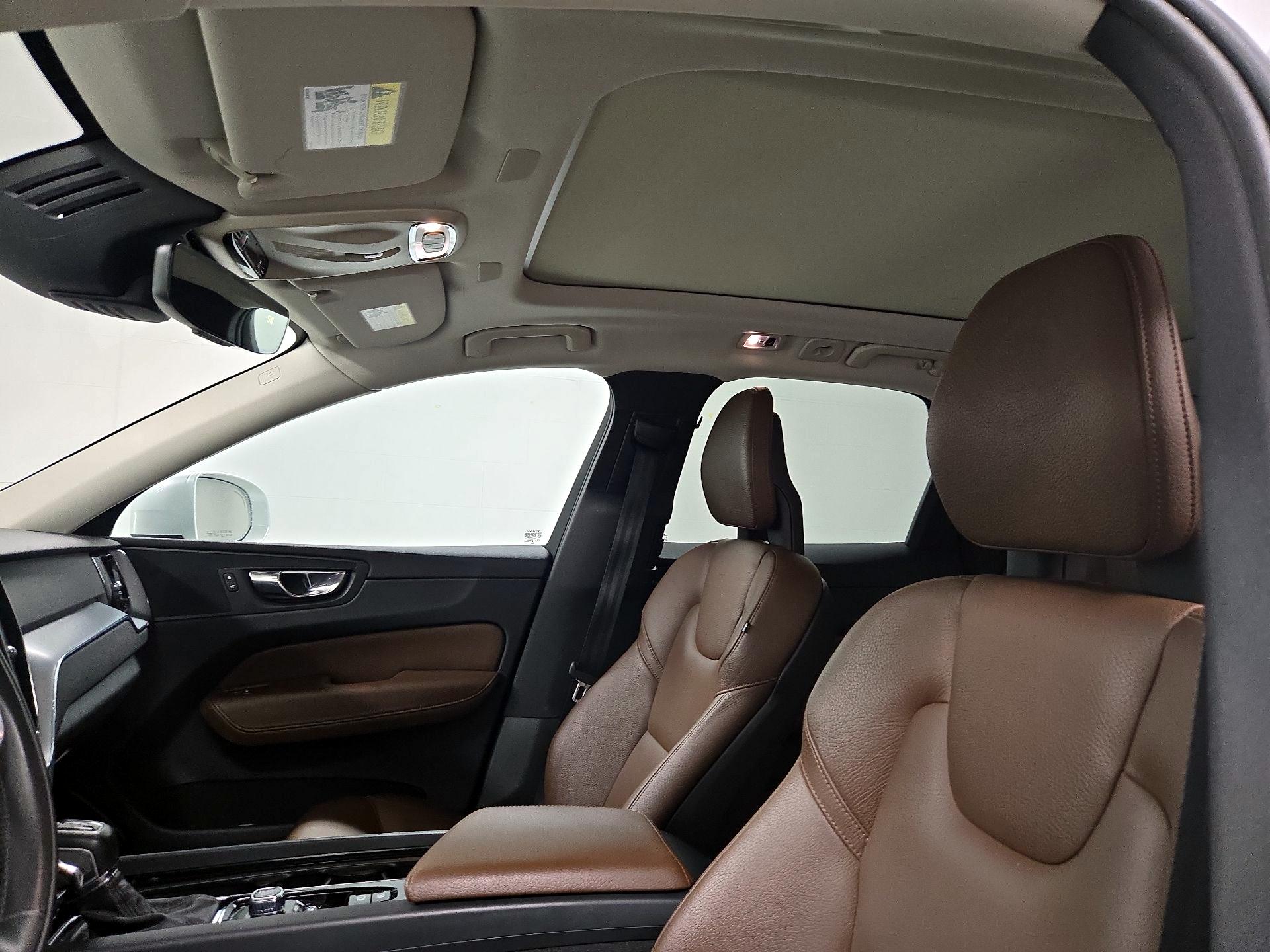 Thumbnail: 2018 Volvo XC60 - 20