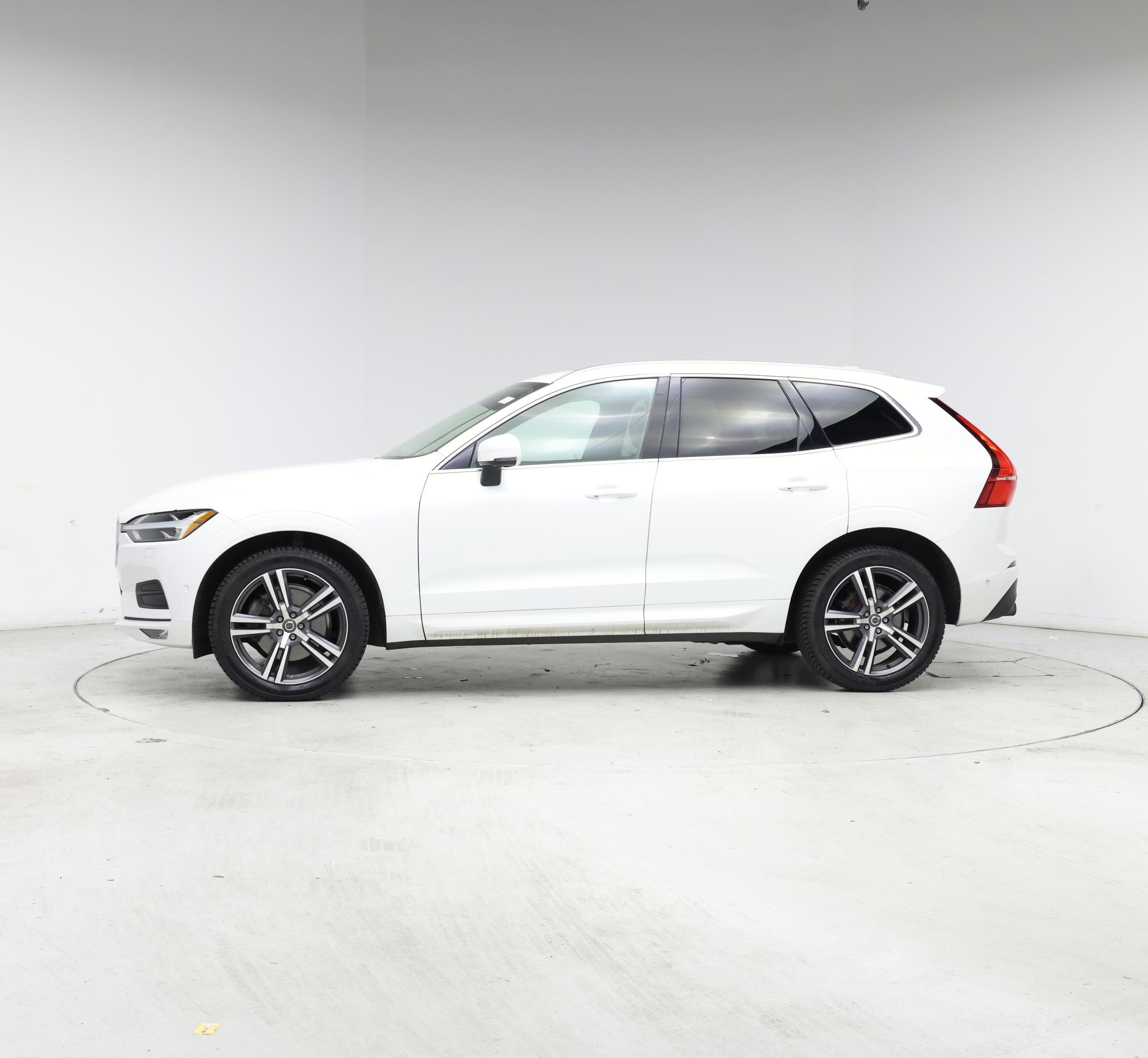 Thumbnail: 2018 Volvo XC60 - 3