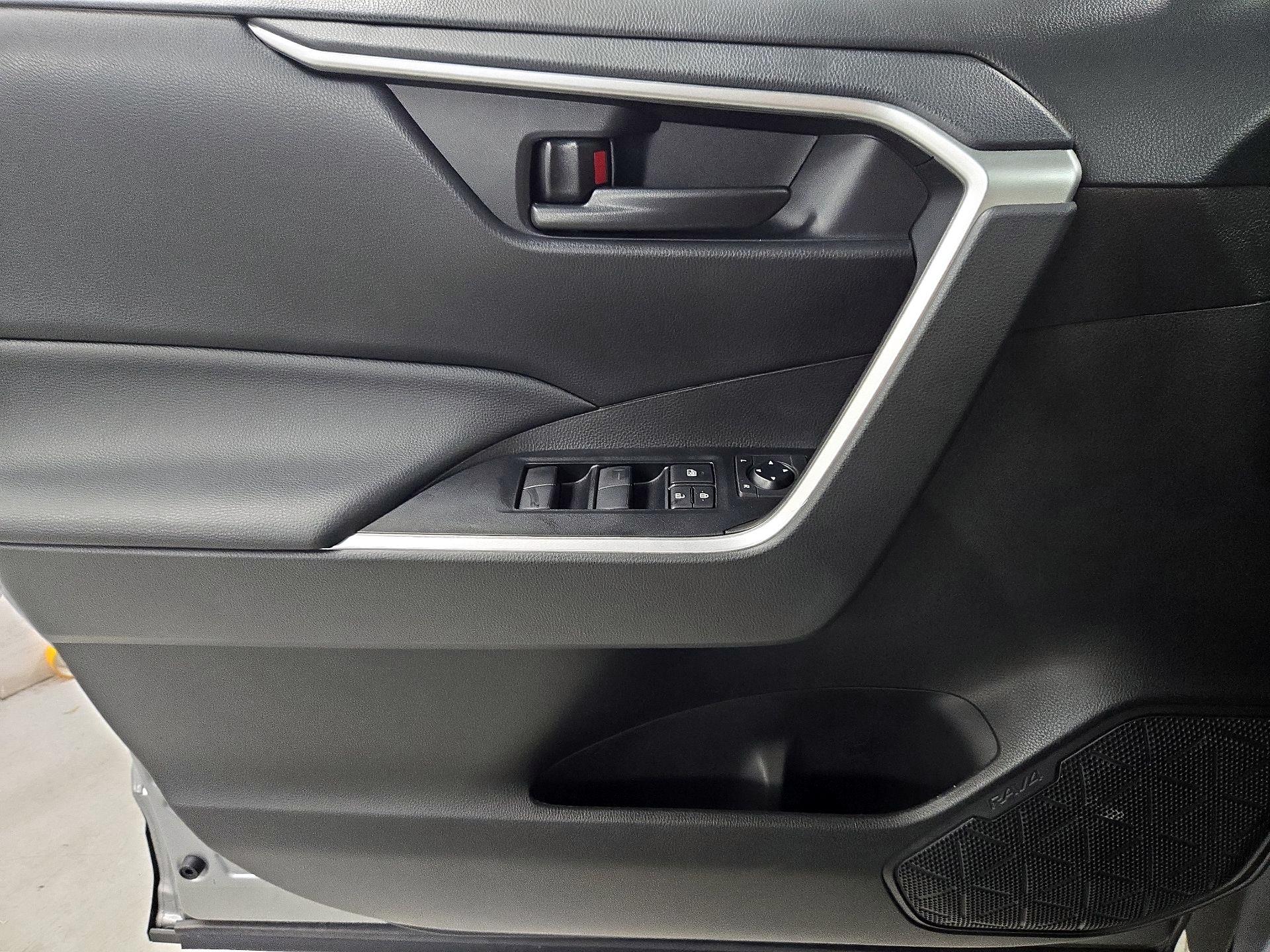 Thumbnail: 2021 Toyota RAV4 - 12