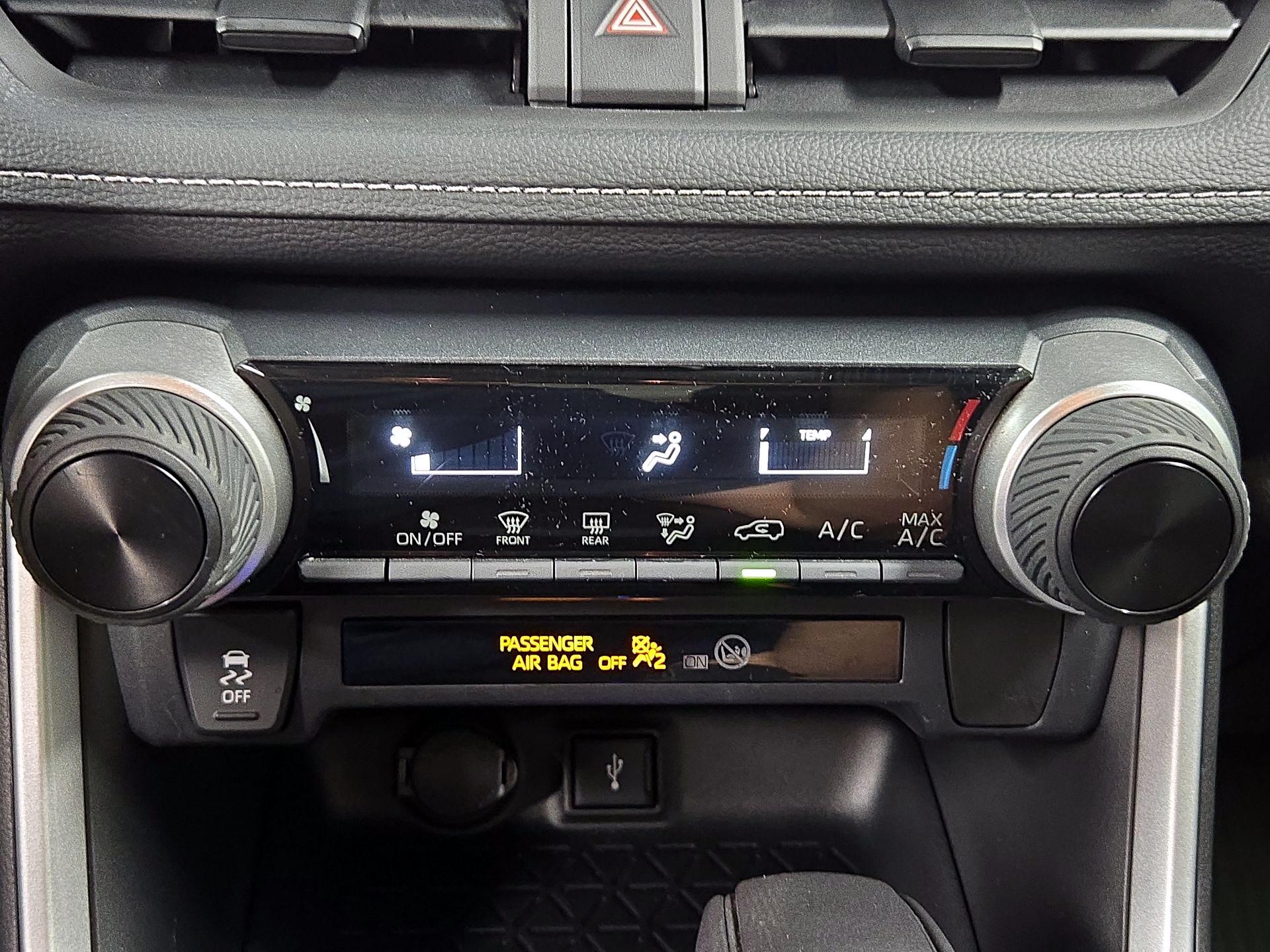 Thumbnail: 2021 Toyota RAV4 - 16