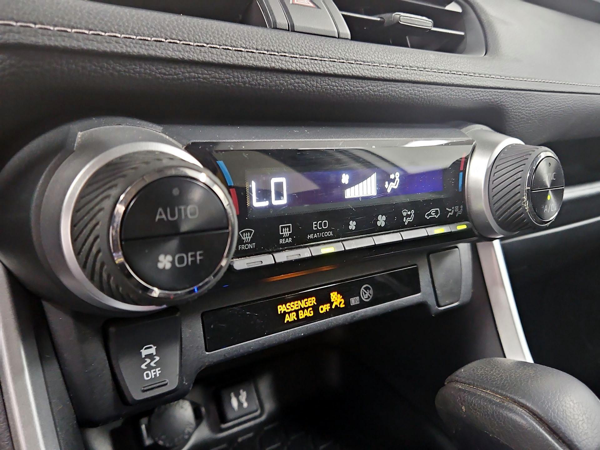 Thumbnail: 2019 Toyota RAV4 - 16