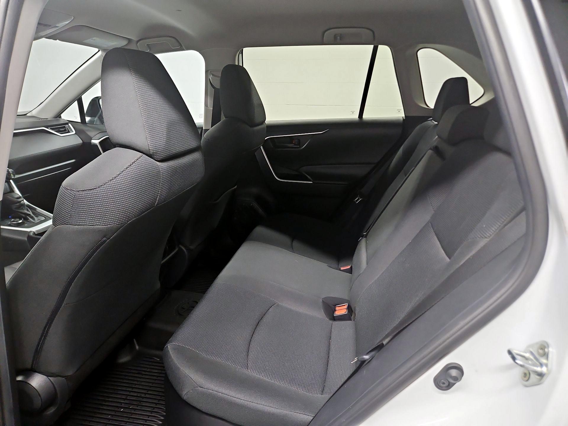 Thumbnail: 2019 Toyota RAV4 - 19