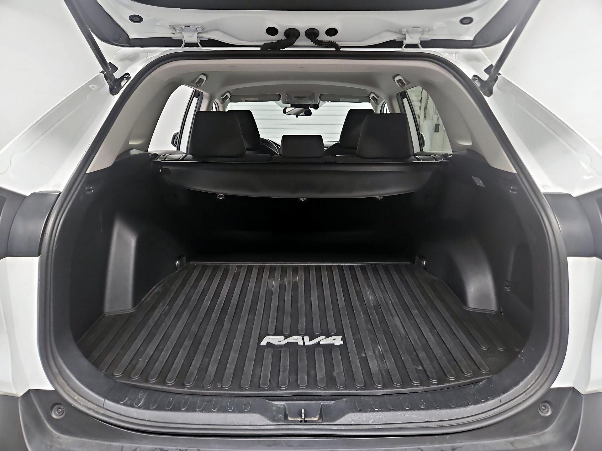 Thumbnail: 2019 Toyota RAV4 - 20