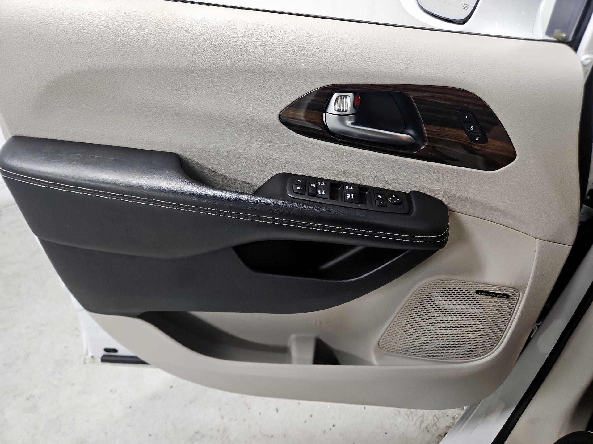 Thumbnail: 2021 Chrysler Pacifica - 12