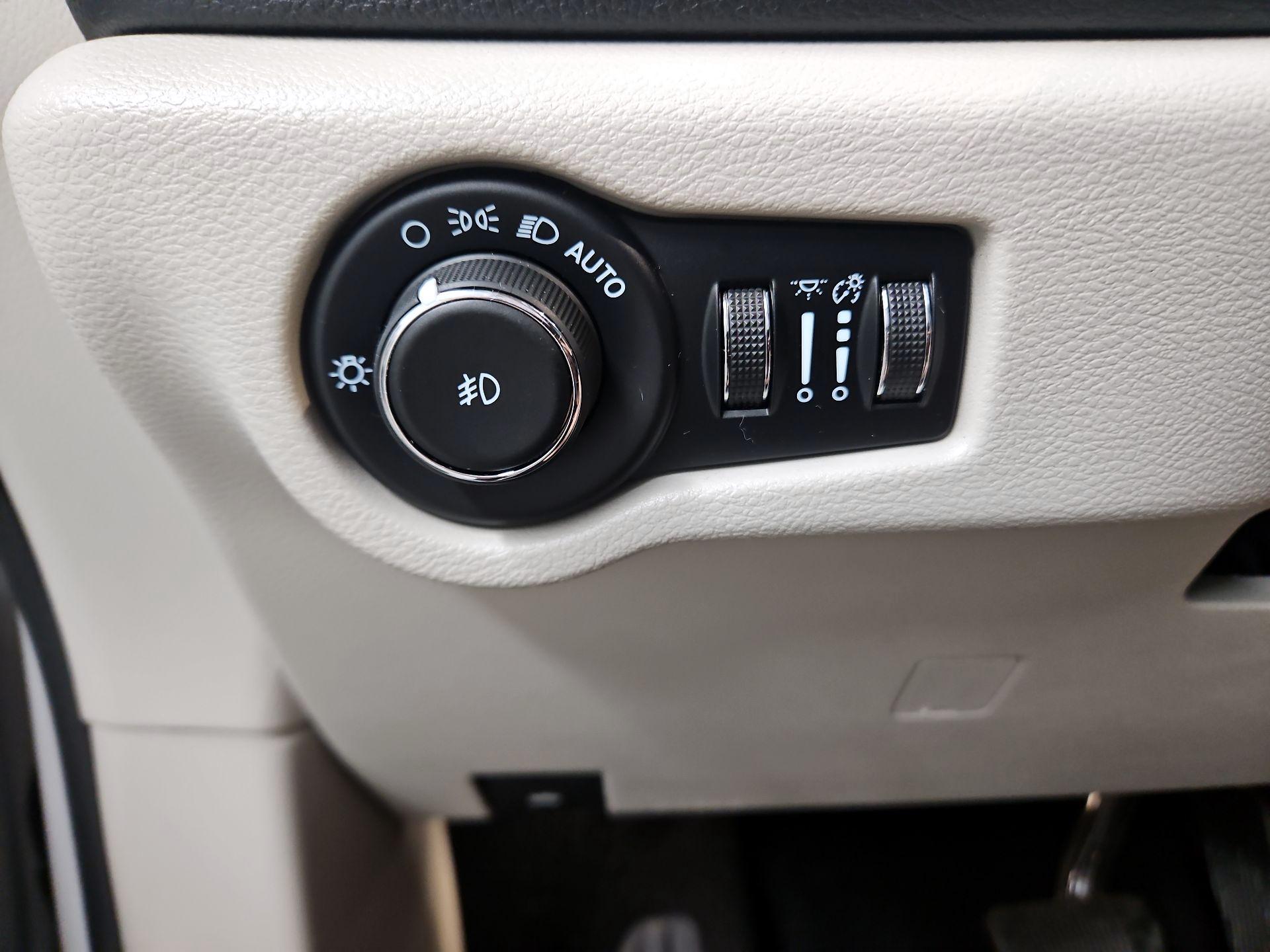 Thumbnail: 2021 Chrysler Pacifica - 13