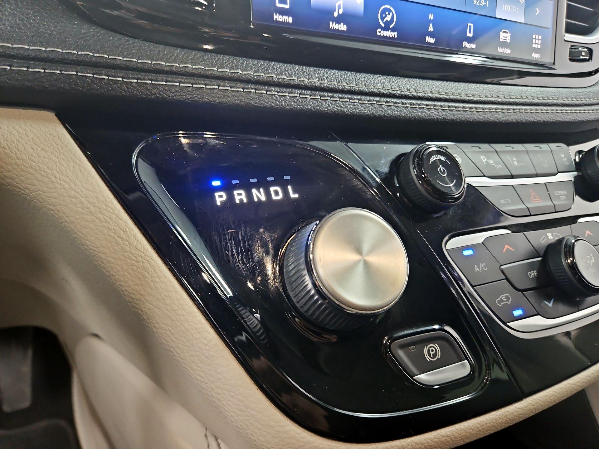 Thumbnail: 2021 Chrysler Pacifica - 17