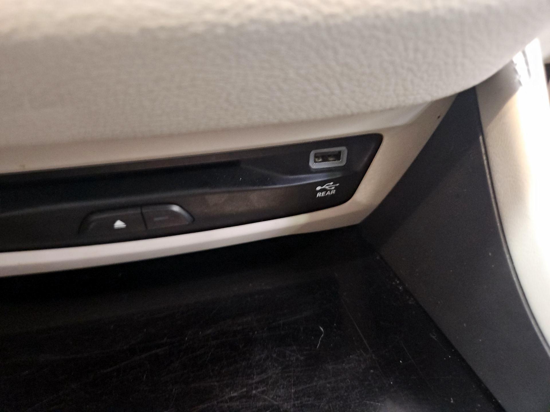 Thumbnail: 2021 Chrysler Pacifica - 18