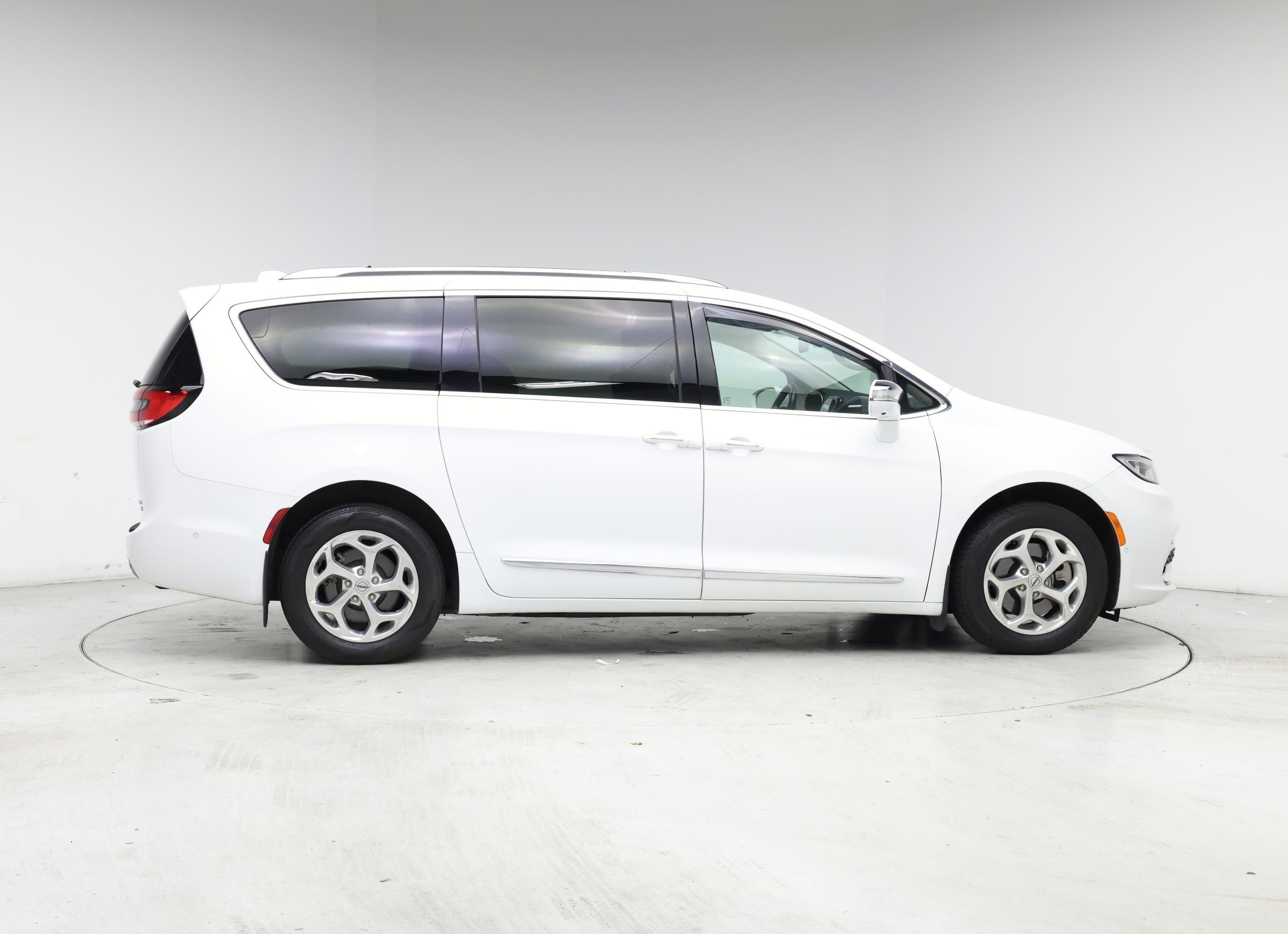 Thumbnail: 2021 Chrysler Pacifica - 7