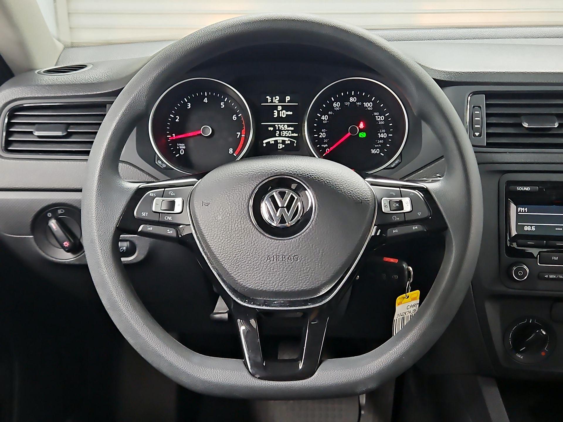 Thumbnail: 2015 Volkswagen Jetta - 10