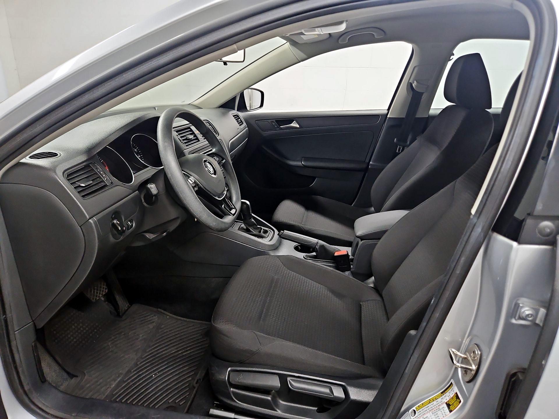 Thumbnail: 2015 Volkswagen Jetta - 11