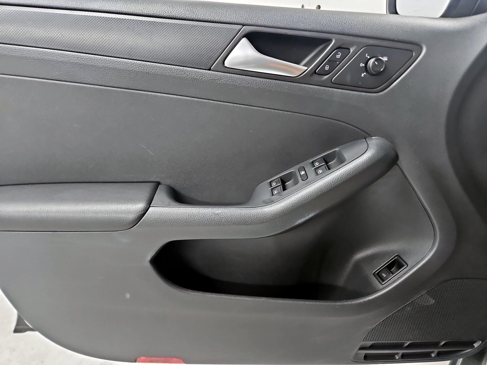 Thumbnail: 2015 Volkswagen Jetta - 12