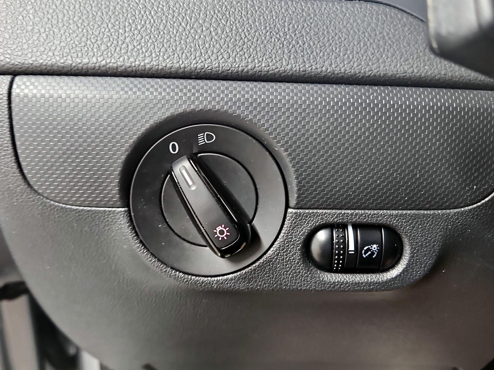 Thumbnail: 2015 Volkswagen Jetta - 13