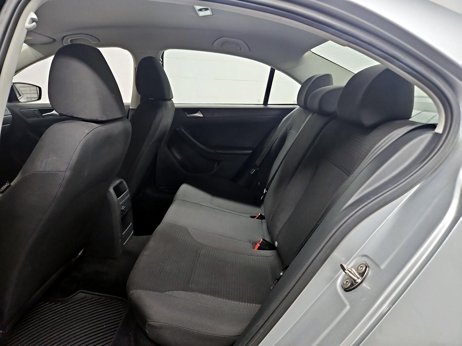 Thumbnail: 2015 Volkswagen Jetta - 18