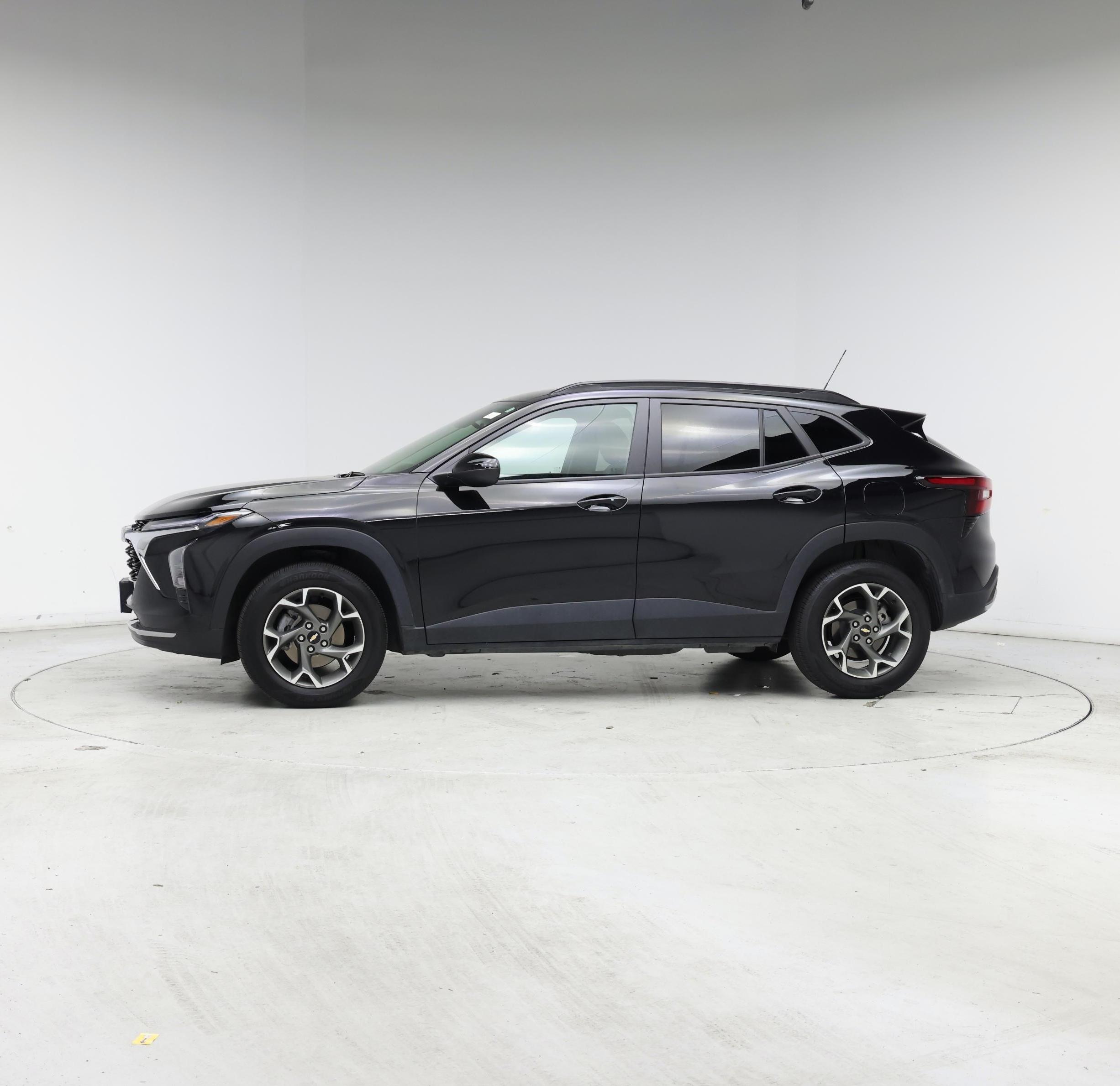 Thumbnail: 2024 Chevrolet Trax - 3
