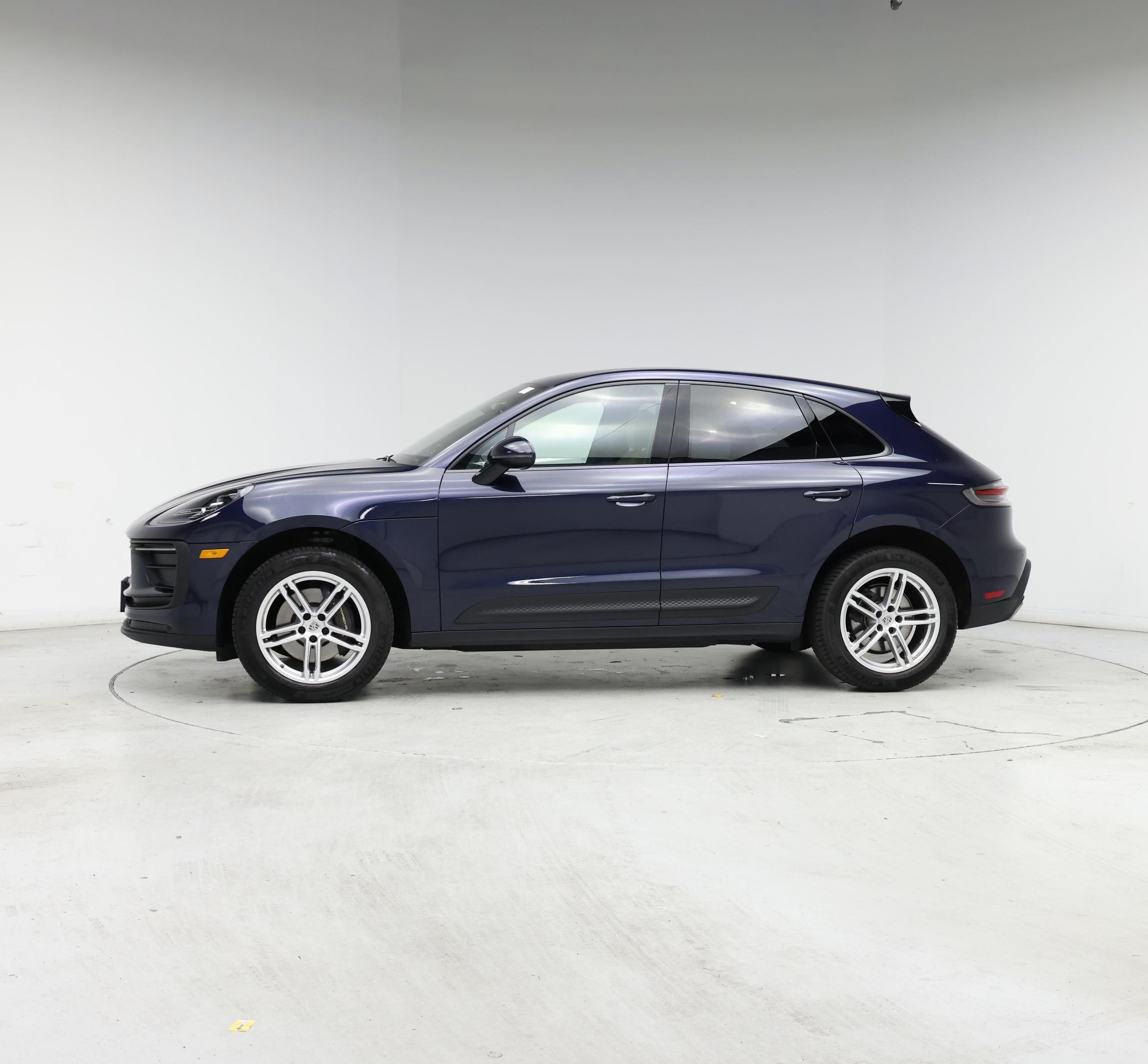Thumbnail: 2022 Porsche Macan - 3