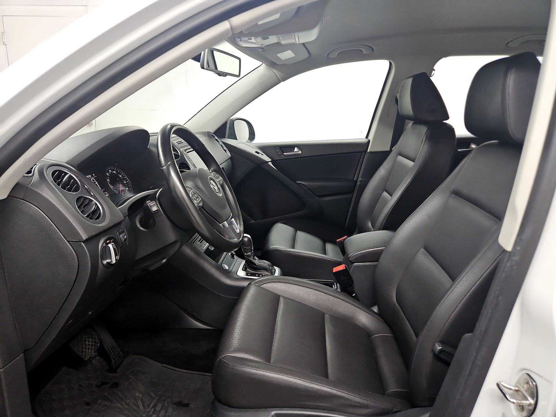 Thumbnail: 2017 Volkswagen Tiguan - 11