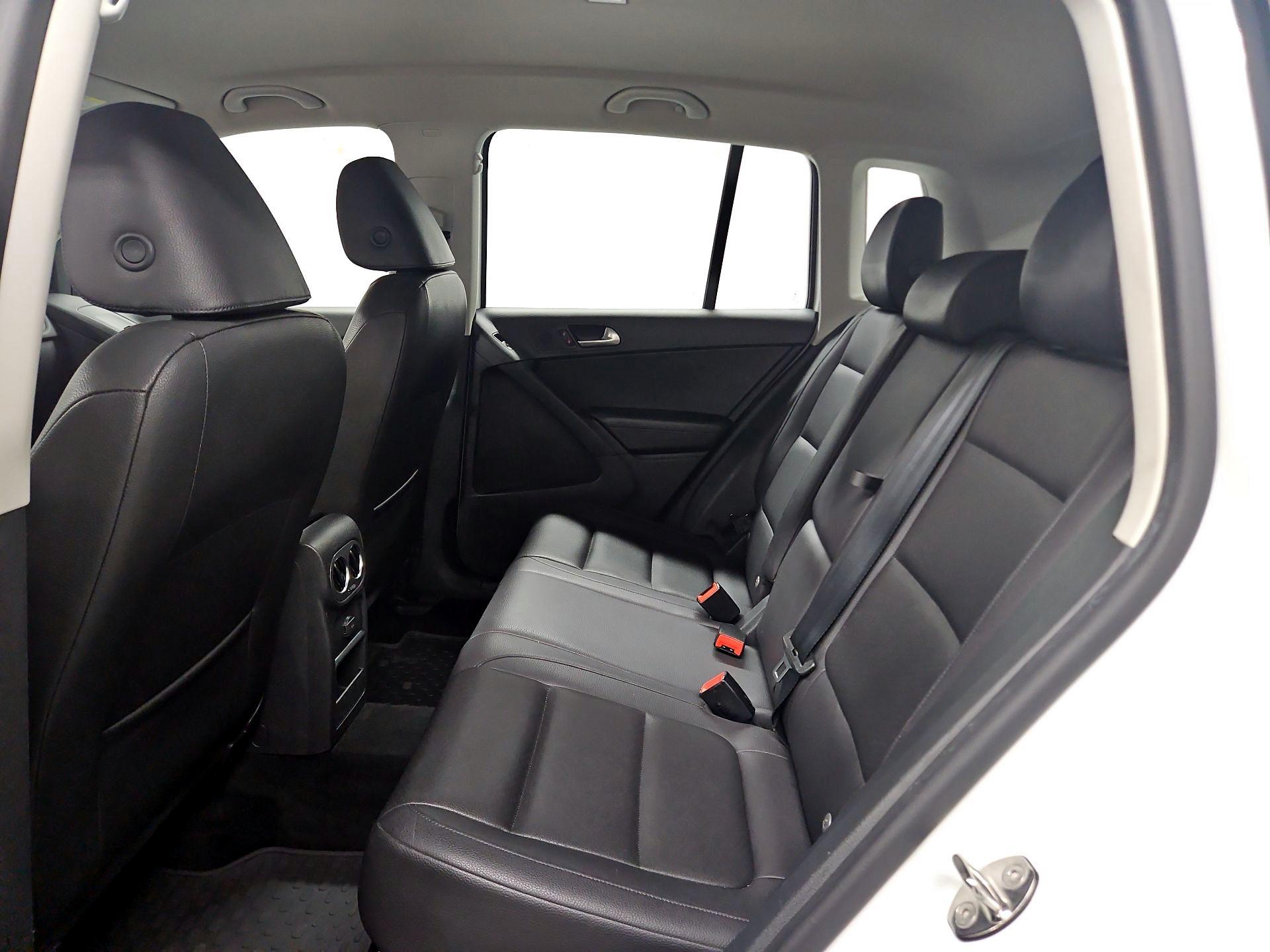 Thumbnail: 2017 Volkswagen Tiguan - 19