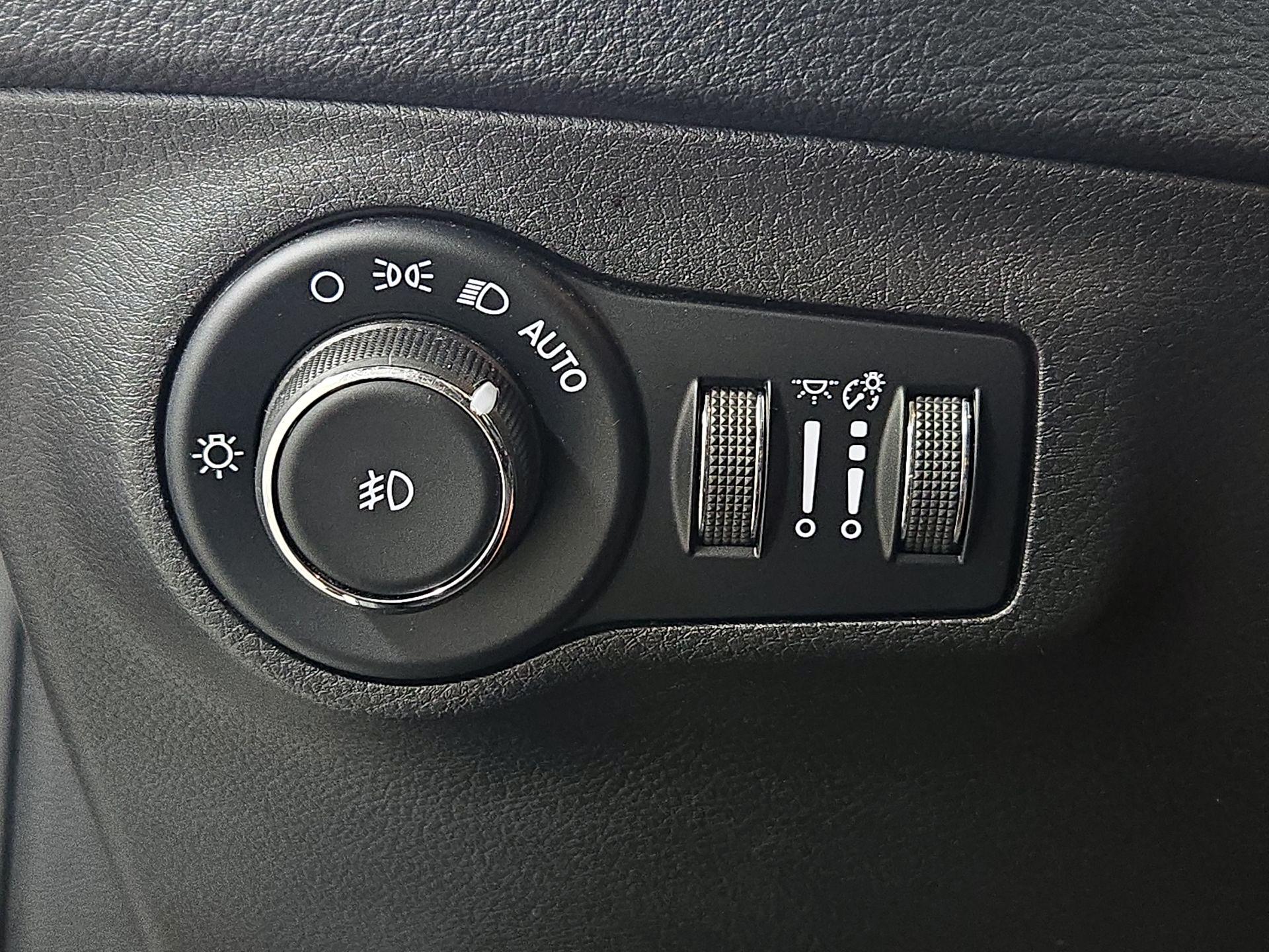 Thumbnail: 2018 Jeep Compass - 13