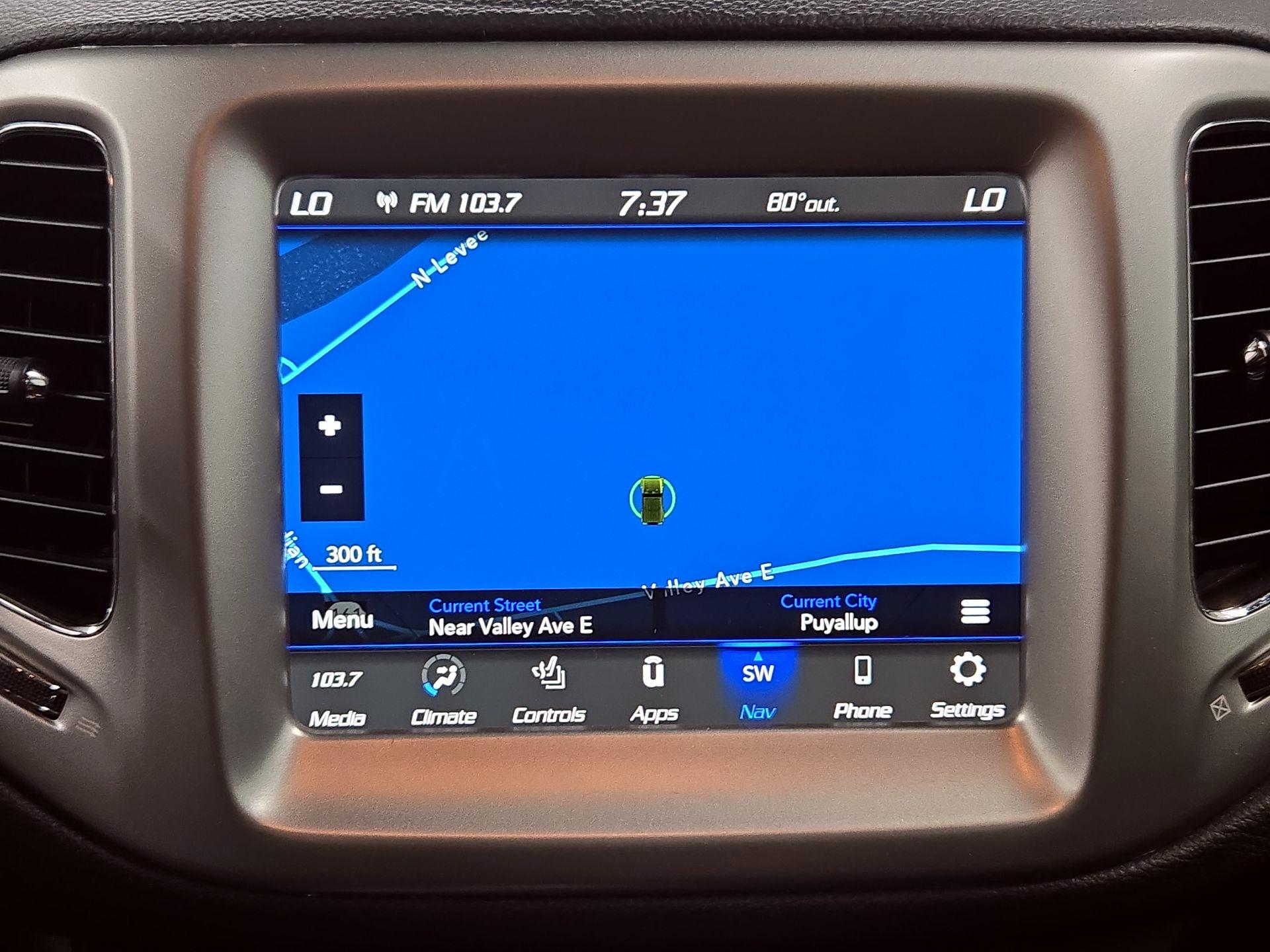 Thumbnail: 2018 Jeep Compass - 14